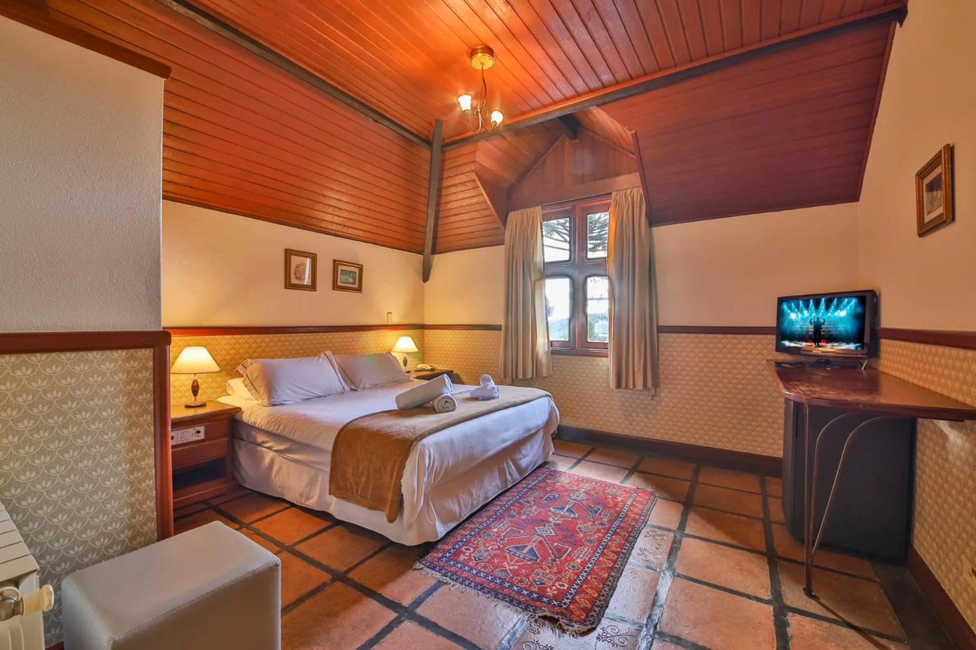 Photo of the whole room, Bed in Esquilo Hotel