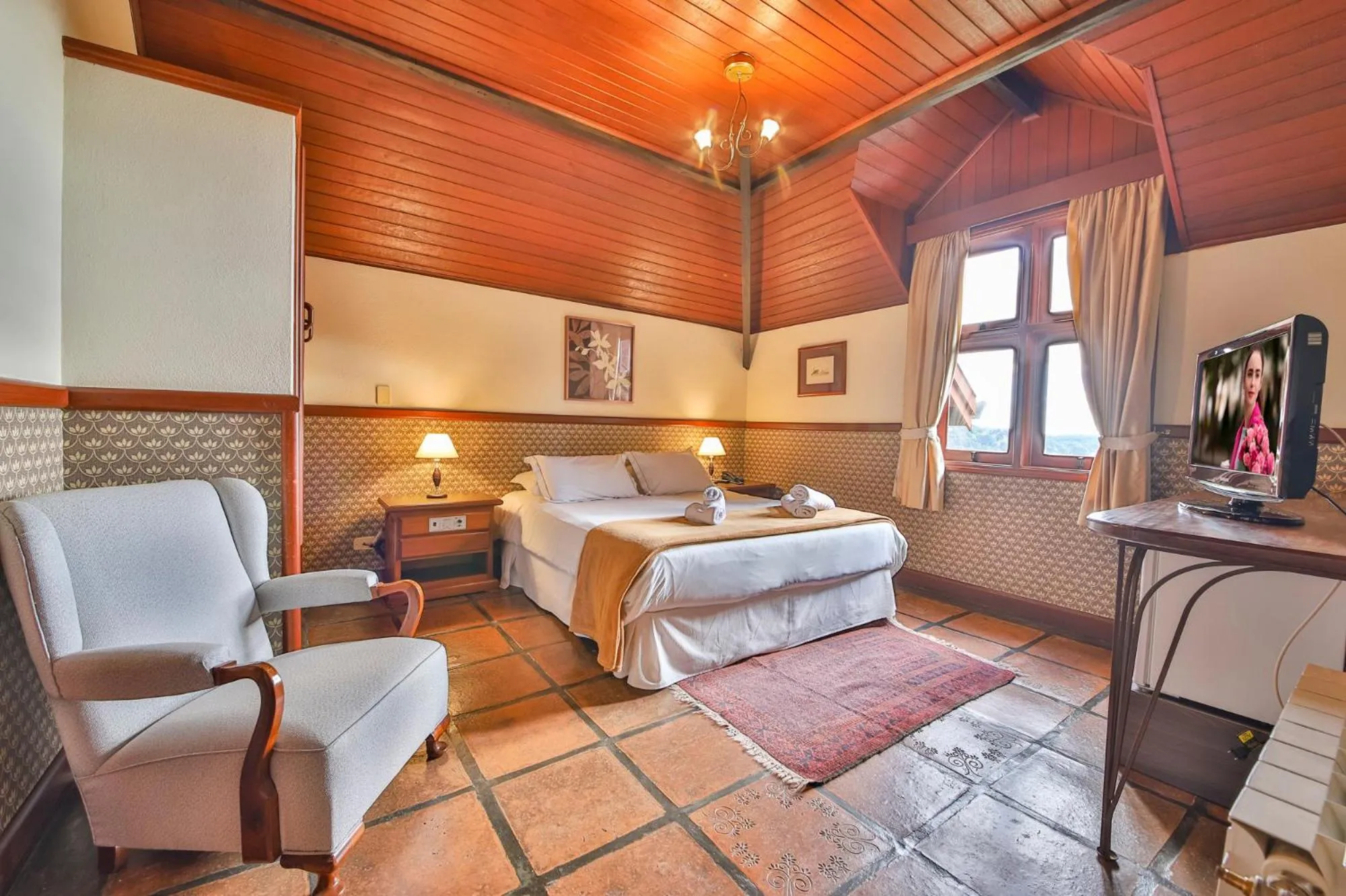 Photo of the whole room, Bed in Esquilo Hotel