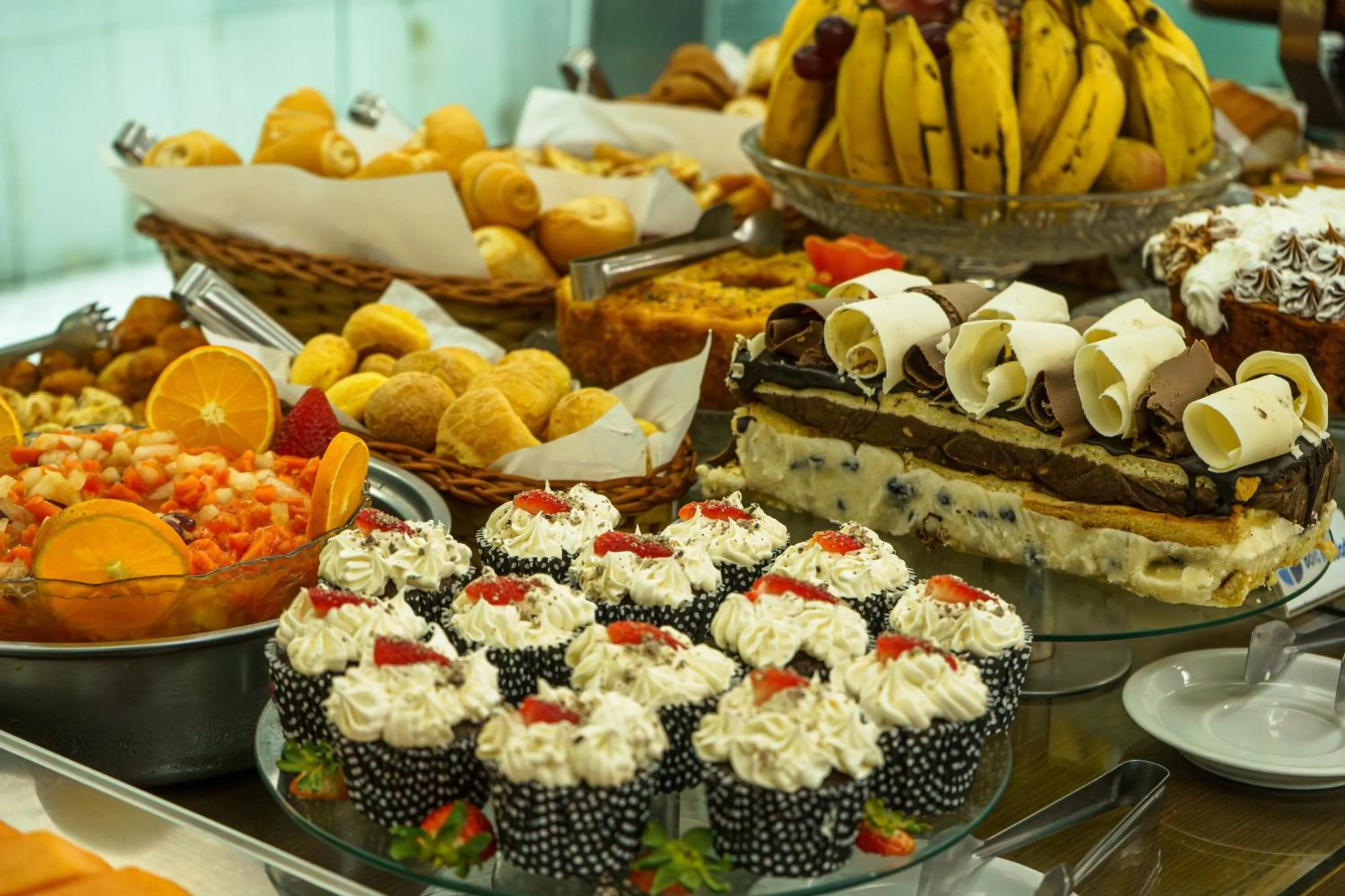 Buffet breakfast in Hotel Dan Inn Express Porto Alegre by Nacional Inn -Próximo à Arena do Grêmio, Parque Harmonia e Réveillon na Orla do Guaíba