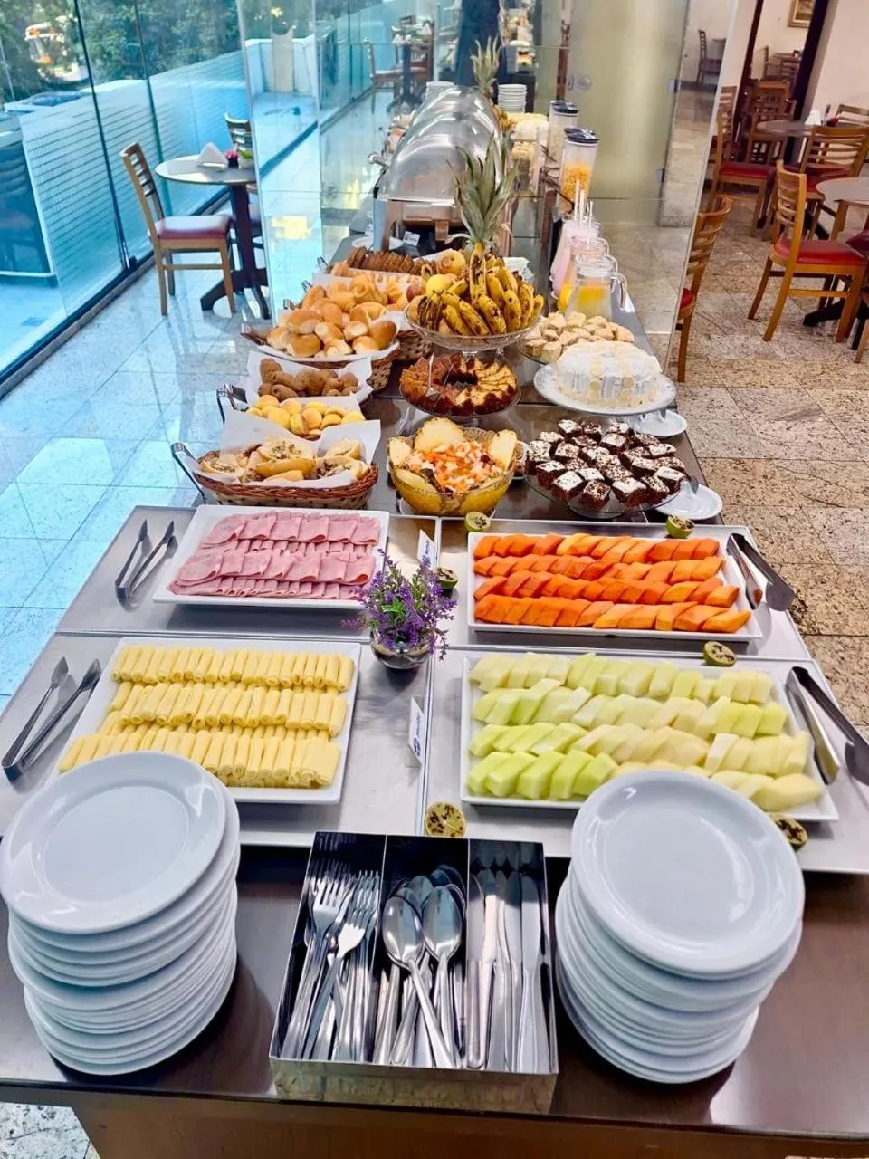 Breakfast in Hotel Dan Inn Express Porto Alegre by Nacional Inn -Próximo à Arena do Grêmio, Parque Harmonia e Réveillon na Orla do Guaíba