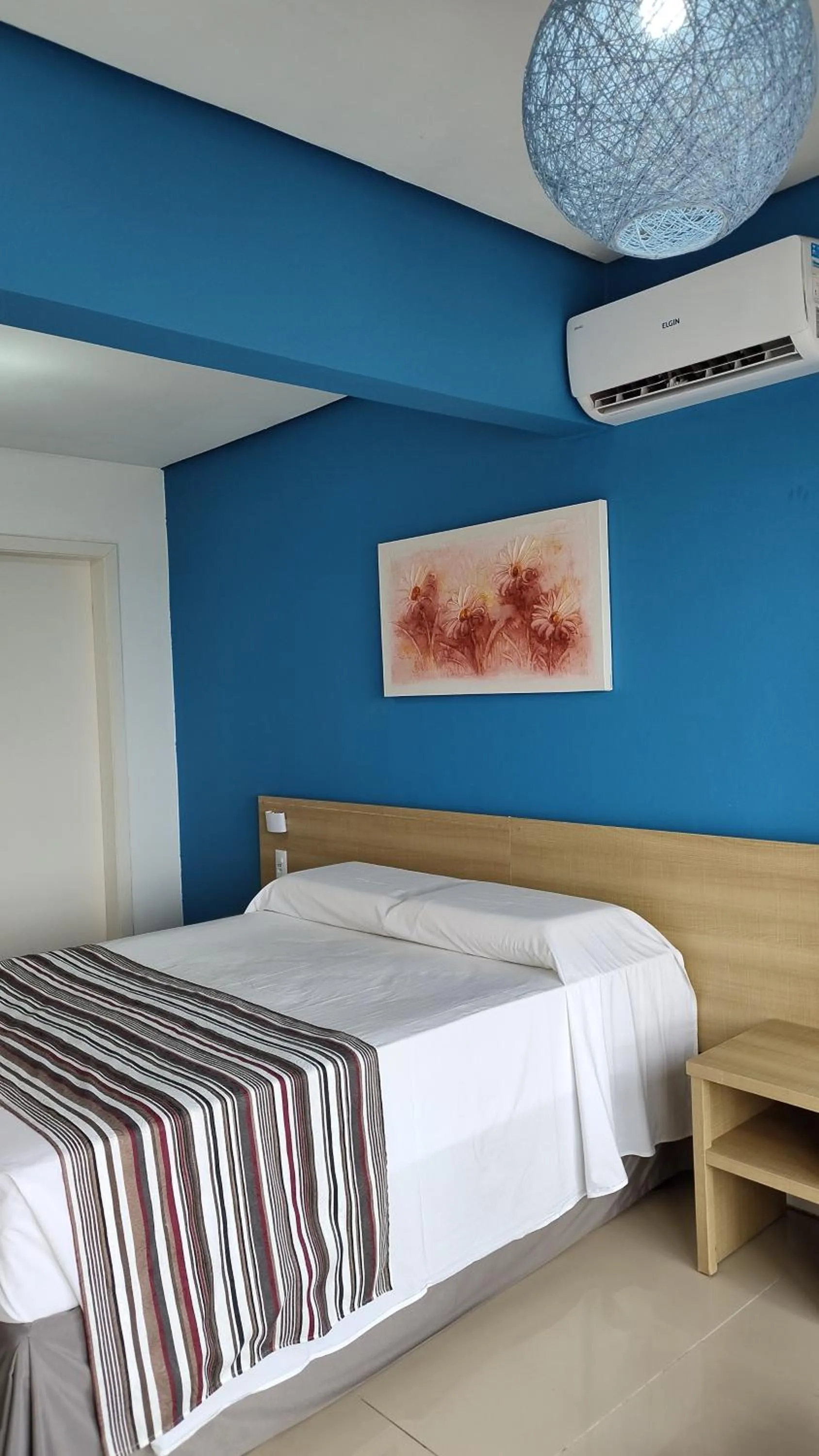 Photo of the whole room, Bed in Hotel Dan Inn Express Porto Alegre by Nacional Inn -Próximo à Arena do Grêmio, Parque Harmonia e Réveillon na Orla do Guaíba