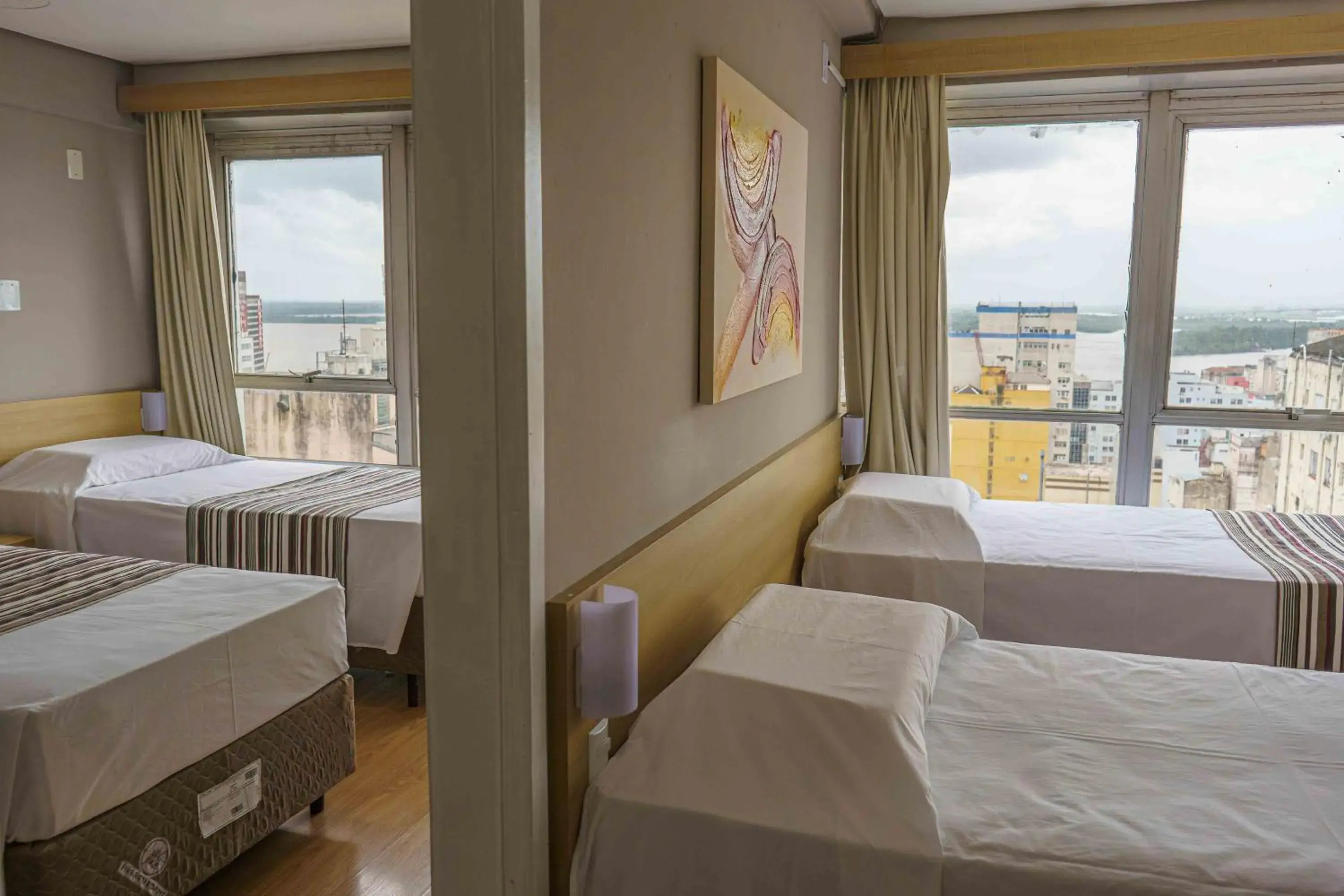 Standard Quadruple Room in Hotel Dan Inn Express Porto Alegre by Nacional Inn - Próximo ao Complexo Hospitalar Santa Casa e UFRGS Standard Quadruple Room in Hotel Dan Inn Express Porto Alegre by Nacional Inn - Próximo ao Complexo Hospitalar Santa Casa e UFRGS