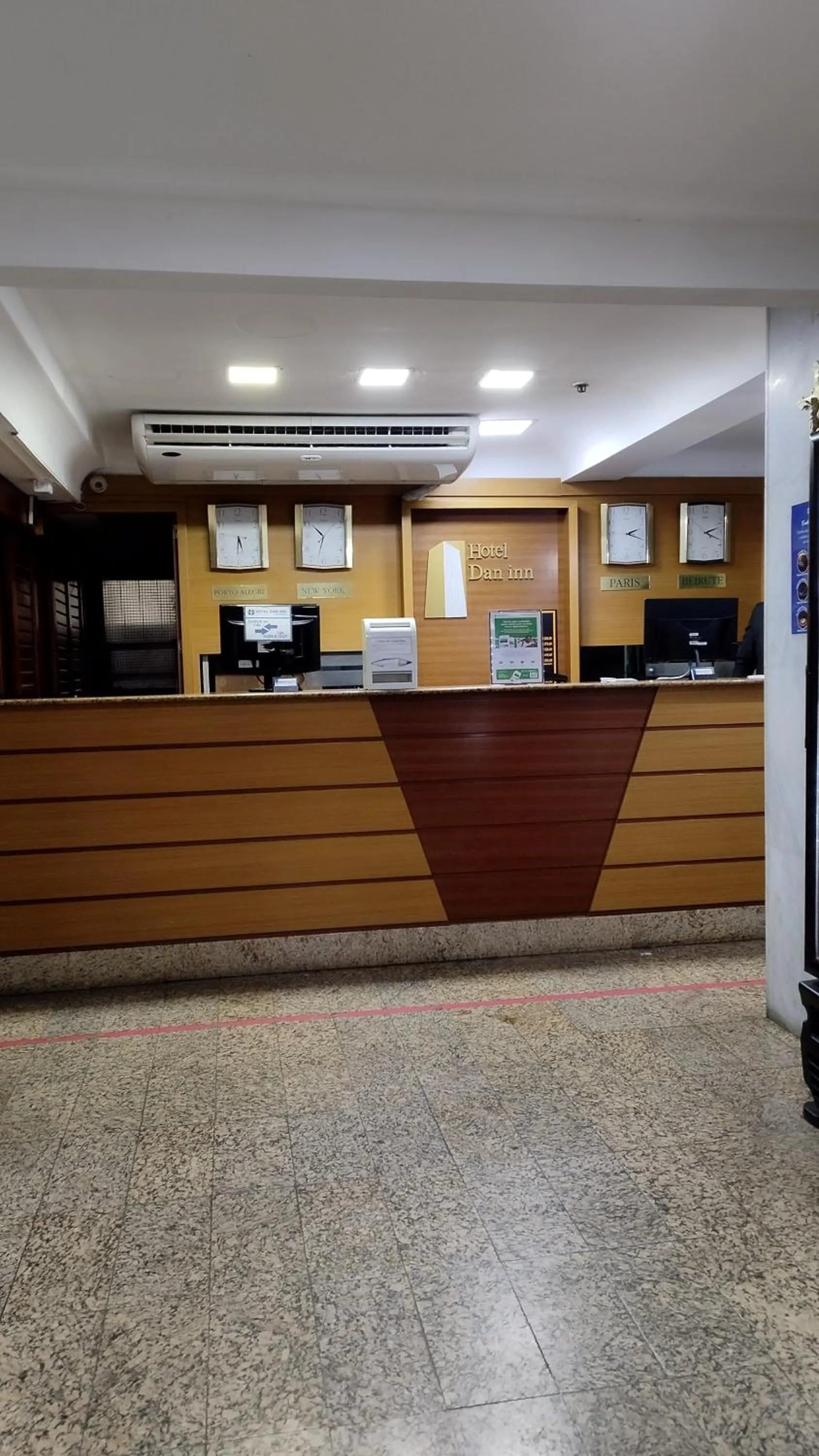 Lobby or reception in Hotel Dan Inn Express Porto Alegre by Nacional Inn -Próximo à Arena do Grêmio, Parque Harmonia e Réveillon na Orla do Guaíba