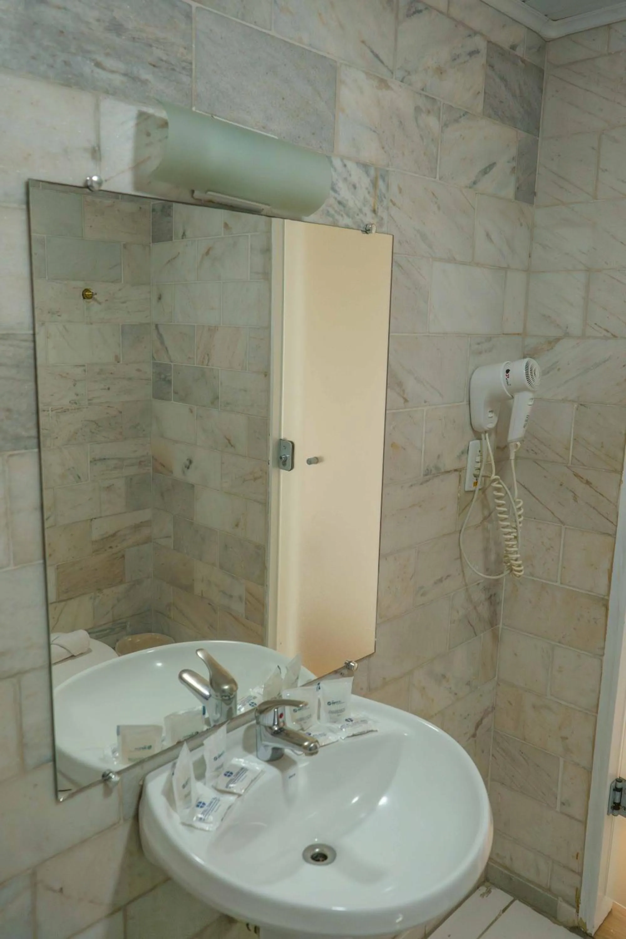 Bathroom in Hotel Dan Inn Express Porto Alegre by Nacional Inn -Próximo à Arena do Grêmio, Parque Harmonia e Réveillon na Orla do Guaíba