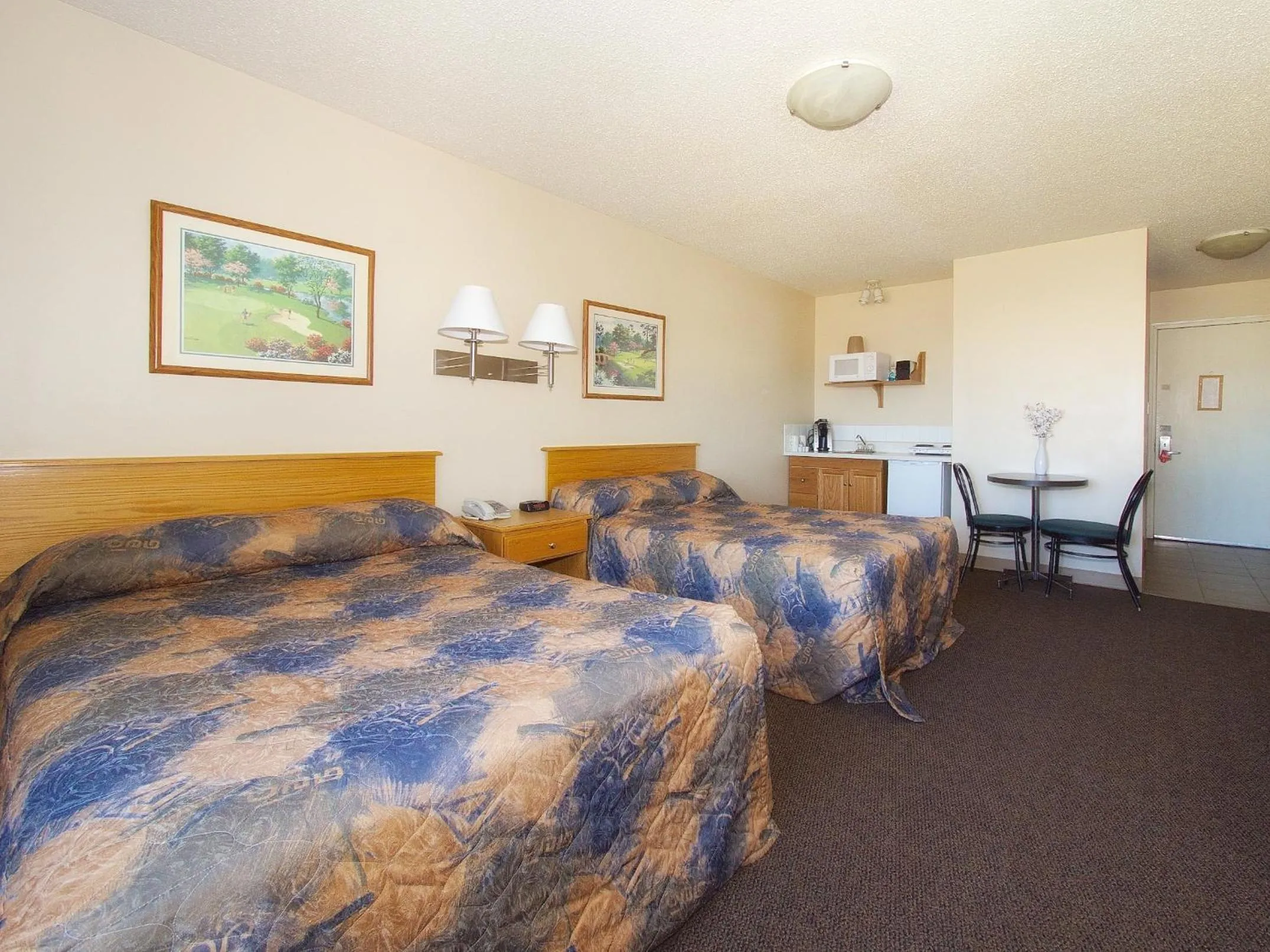 Photo of the whole room, Bed in Best Maple Inn - Drayton Valley