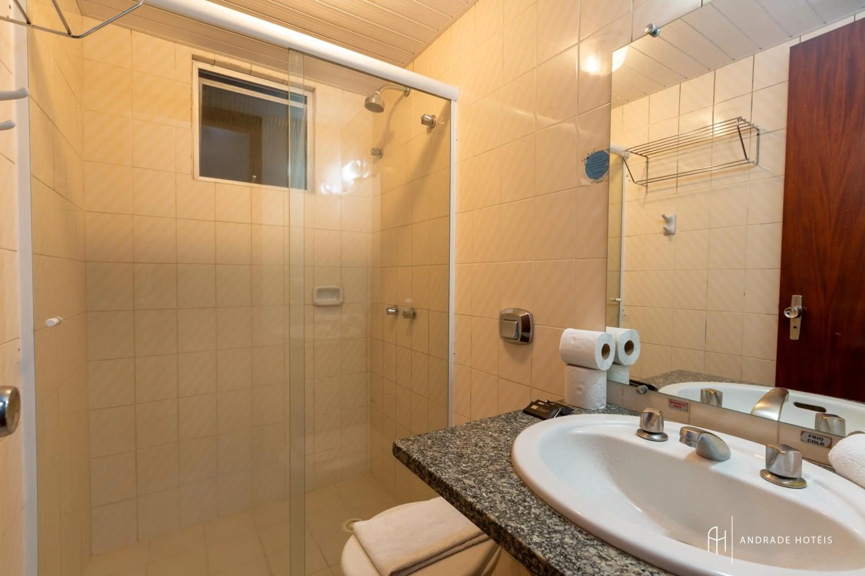 Toilet in Rede Andrade Mercado Hotel