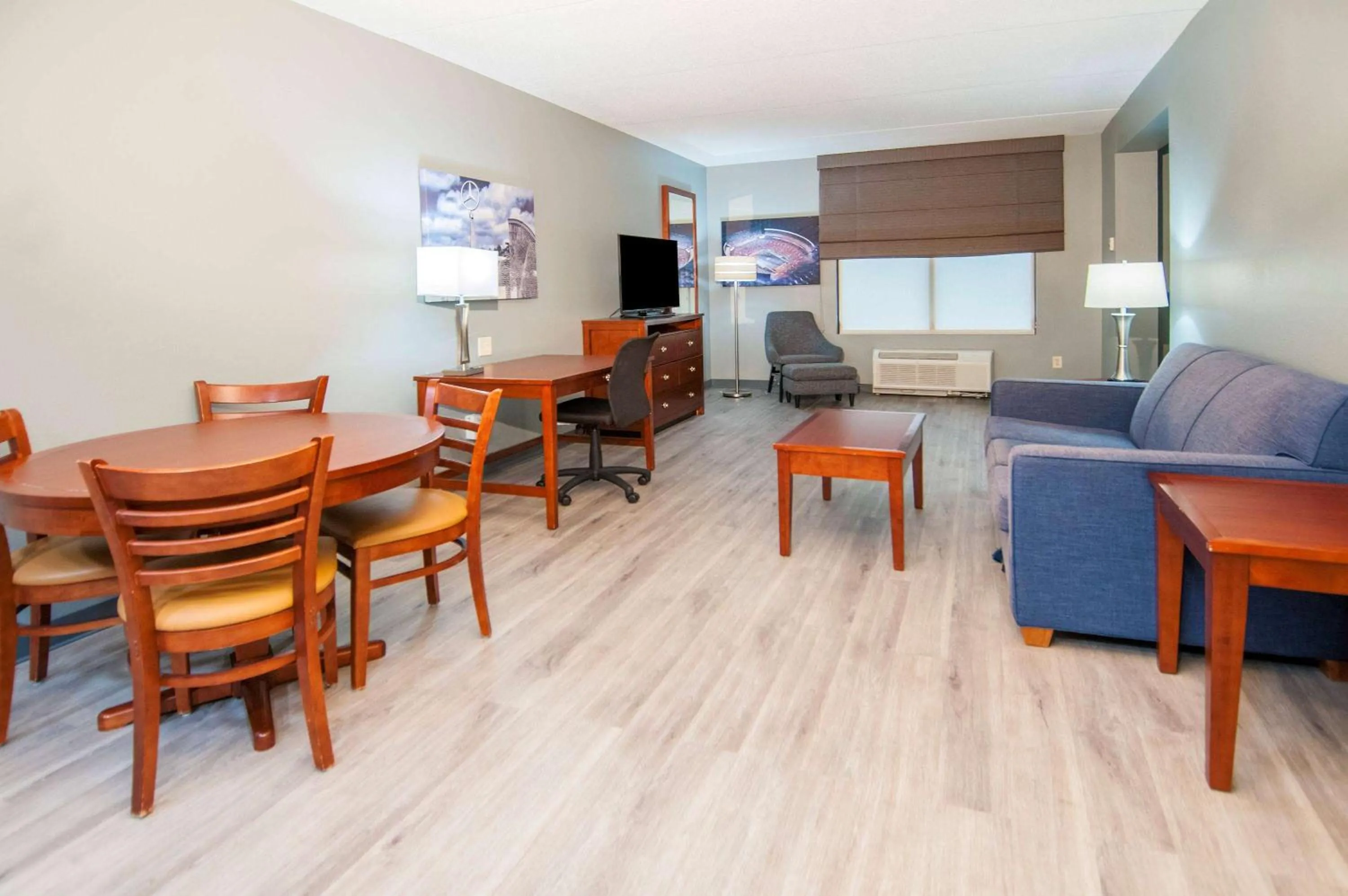 Photo of the whole room in Wingate by Wyndham Tuscaloosa