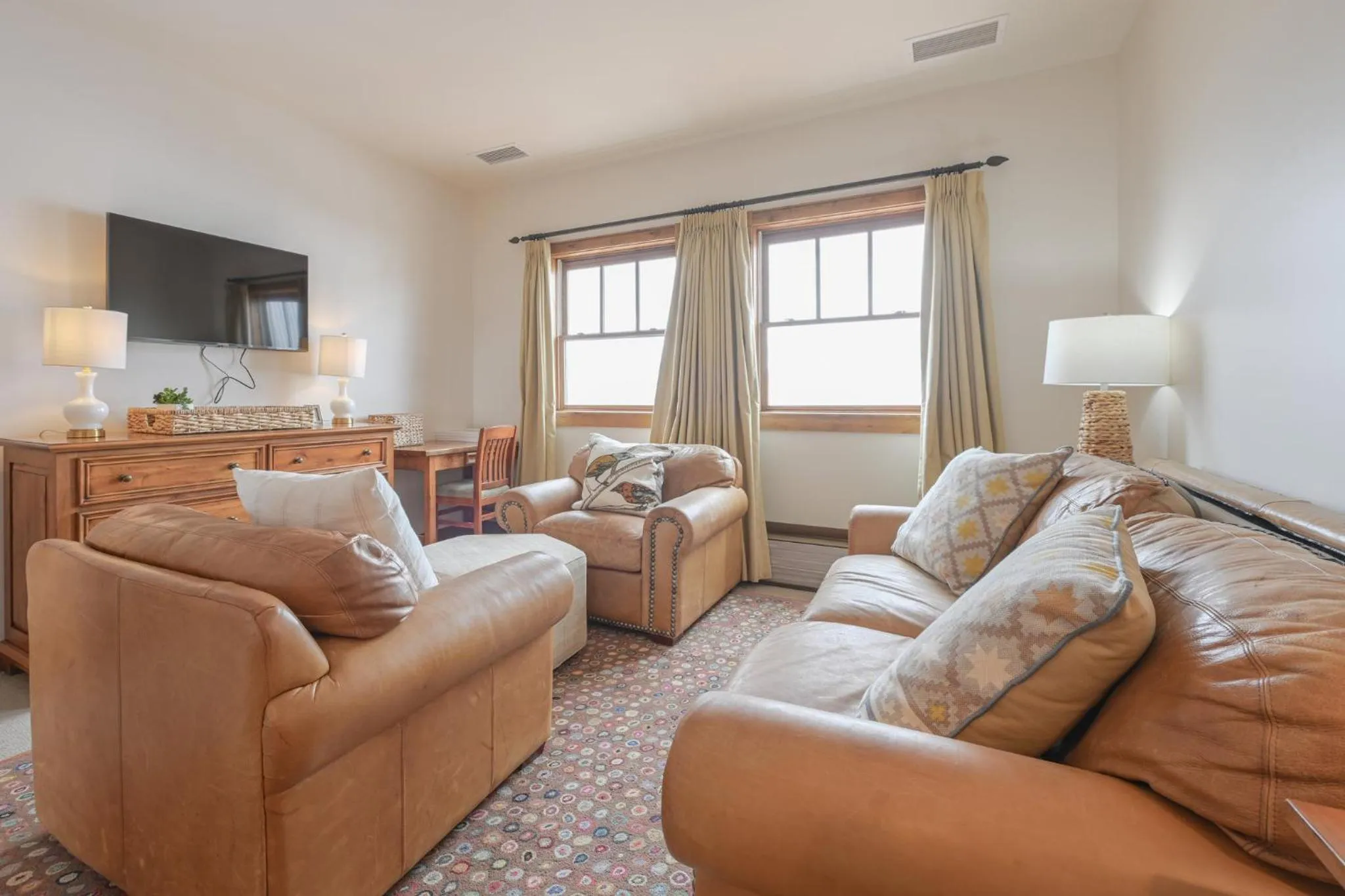 Living room in The Lodge at Mountaineer Square, A Vail Resorts Property