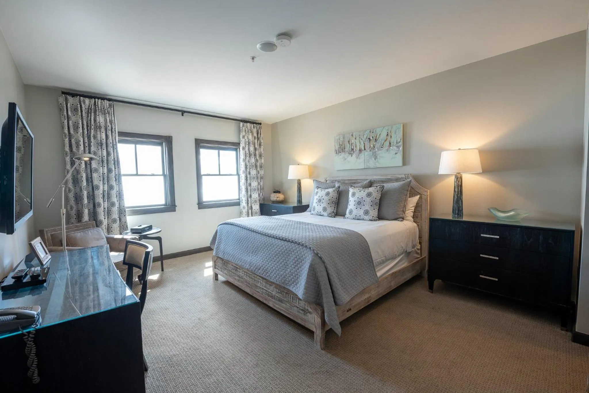 Bedroom, Bed in The Lodge at Mountaineer Square