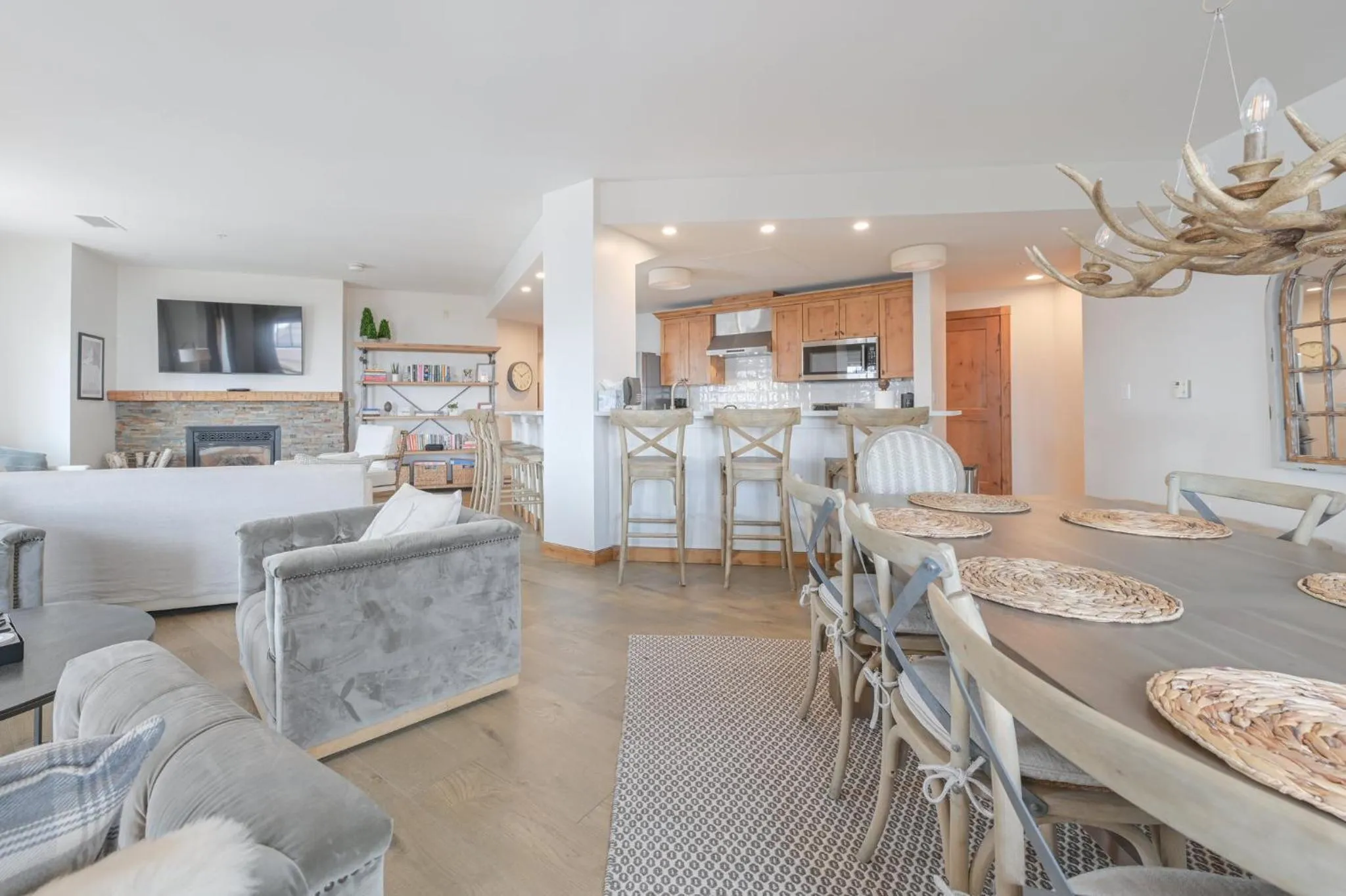 Living room in The Lodge at Mountaineer Square, A Vail Resorts Property