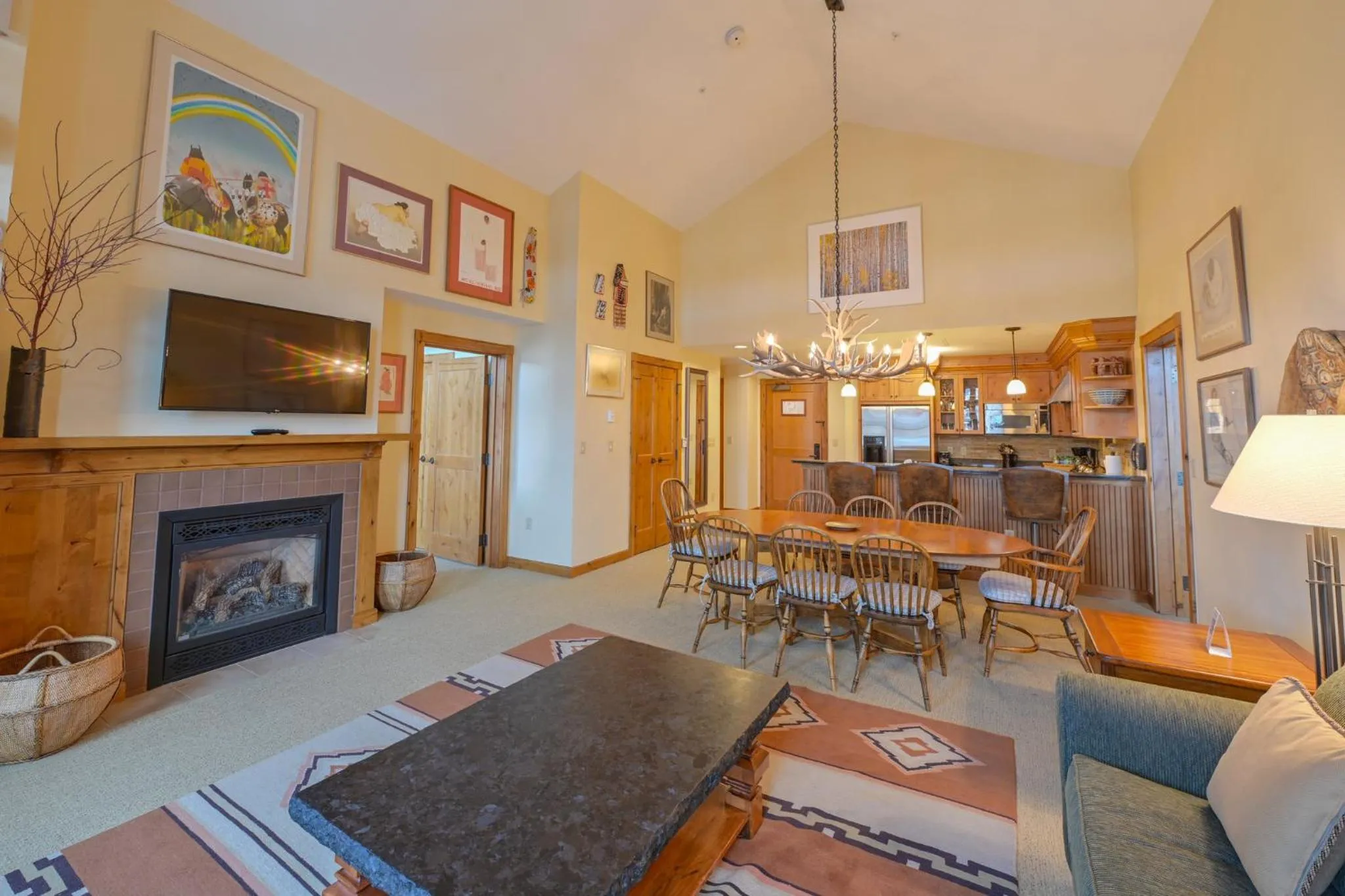 Living room in The Lodge at Mountaineer Square, A Vail Resorts Property