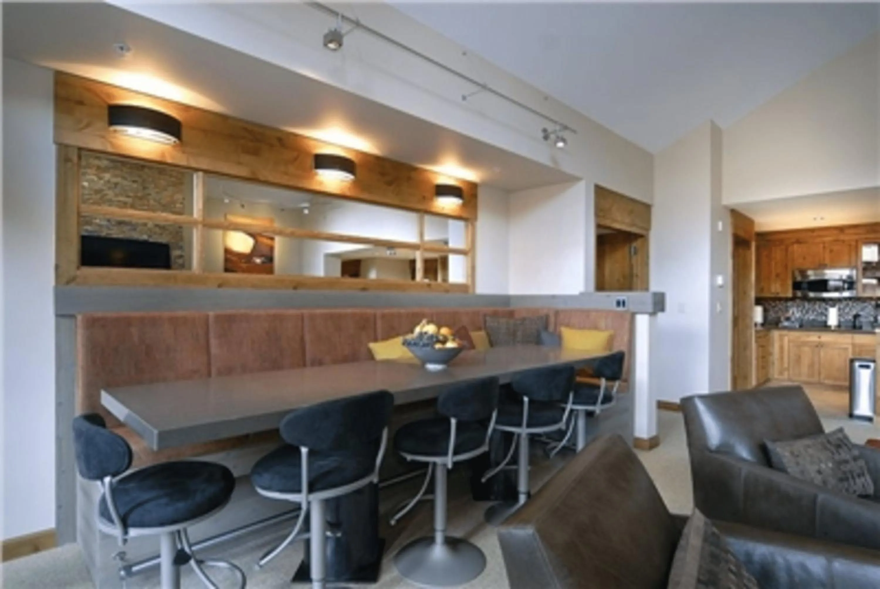 Restaurant/places to eat in The Lodge at Mountaineer Square