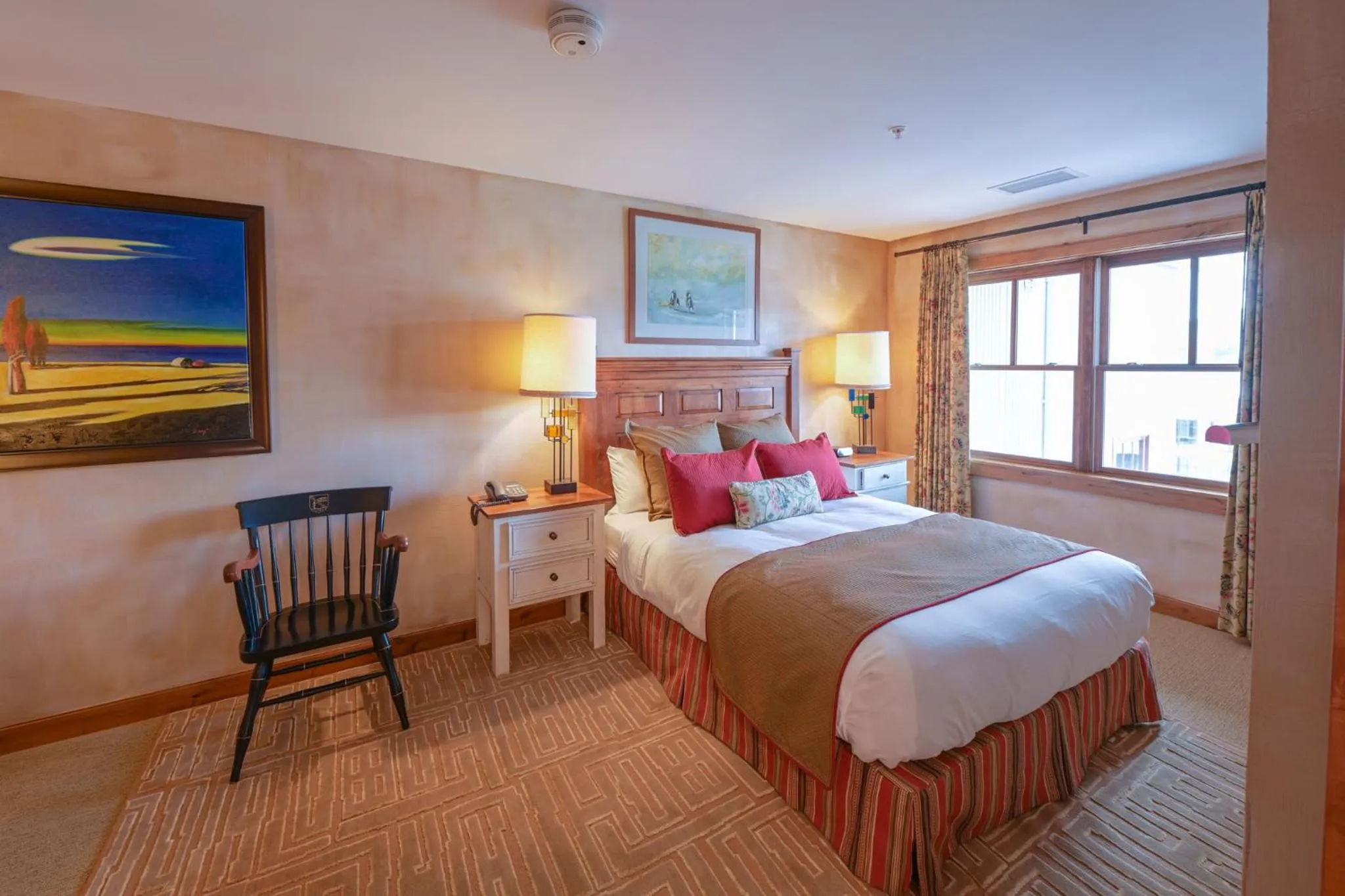 Bedroom, Bed in The Lodge at Mountaineer Square