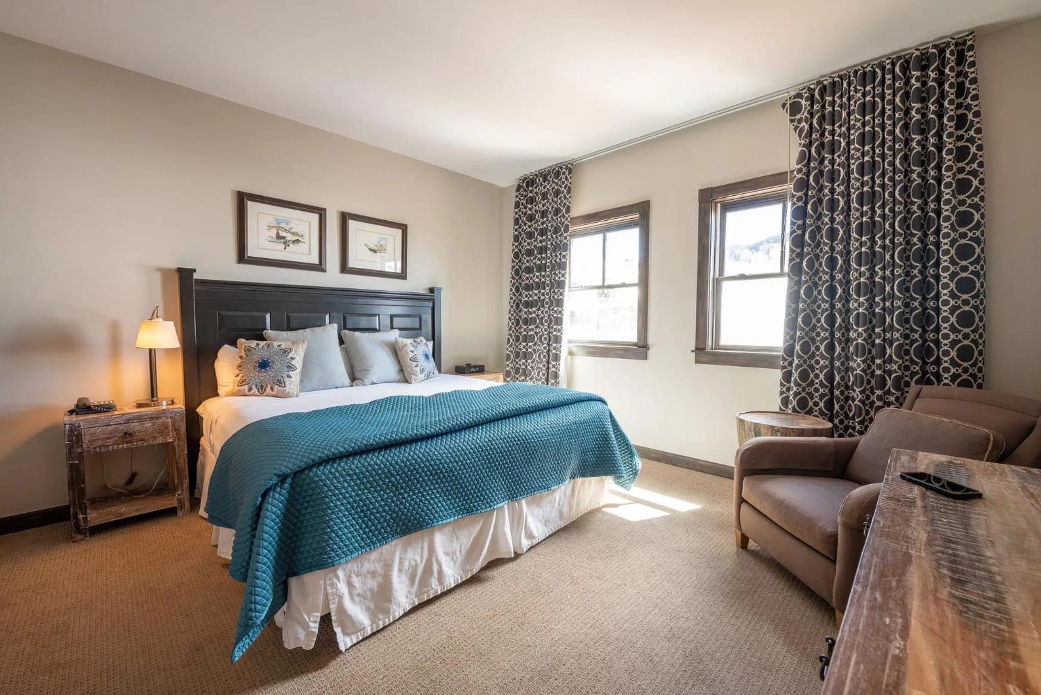 Bedroom, Bed in The Lodge at Mountaineer Square