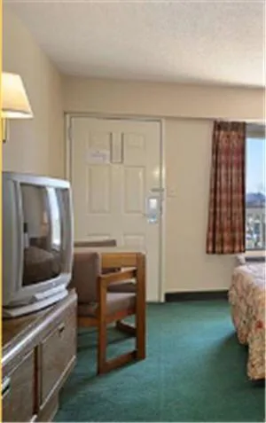 TV and multimedia, Bed in Days Inn by Wyndham Apple Valley Pigeon Forge/Sevierville