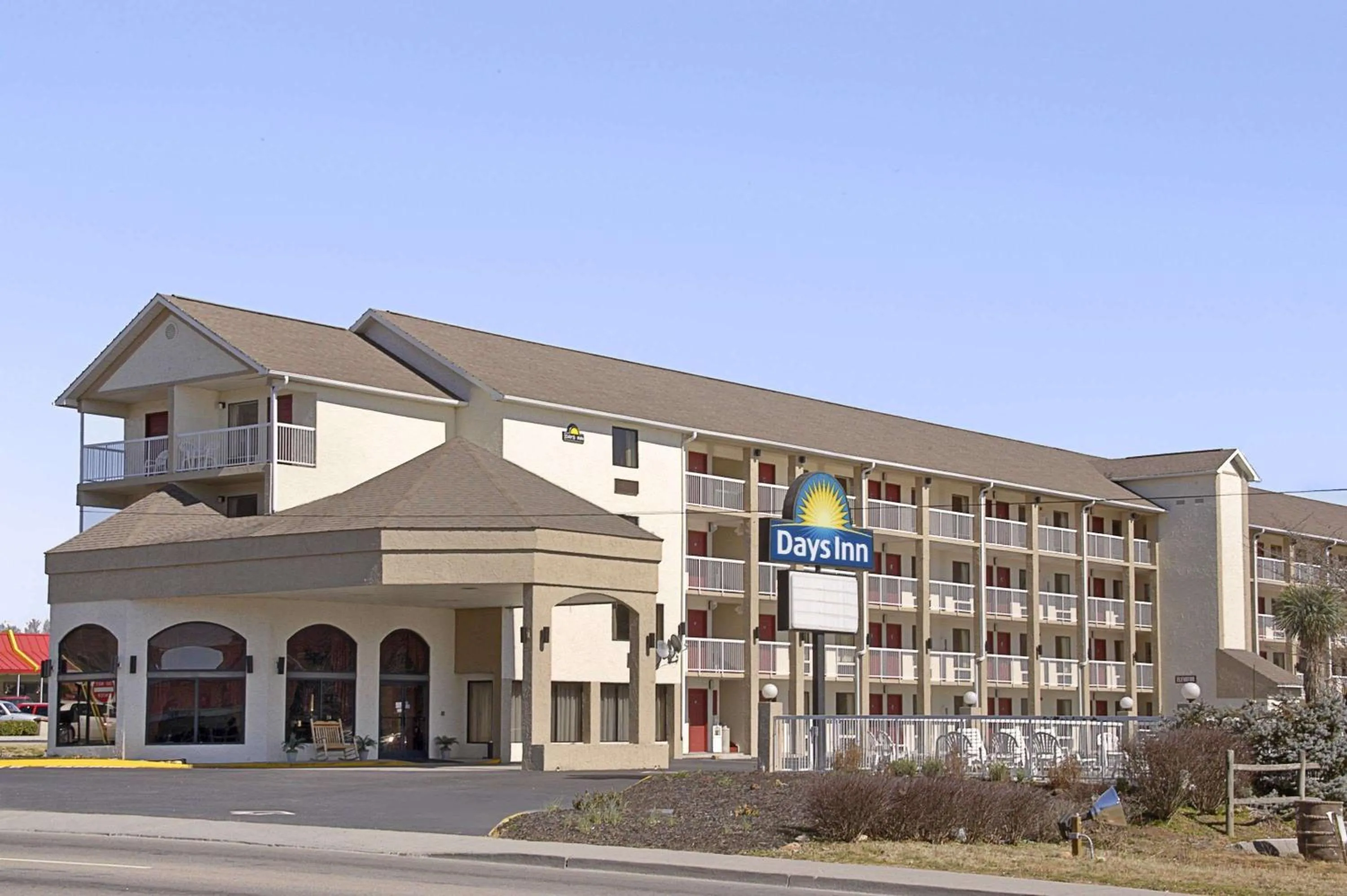 Property building in Days Inn by Wyndham Apple Valley Pigeon Forge/Sevierville