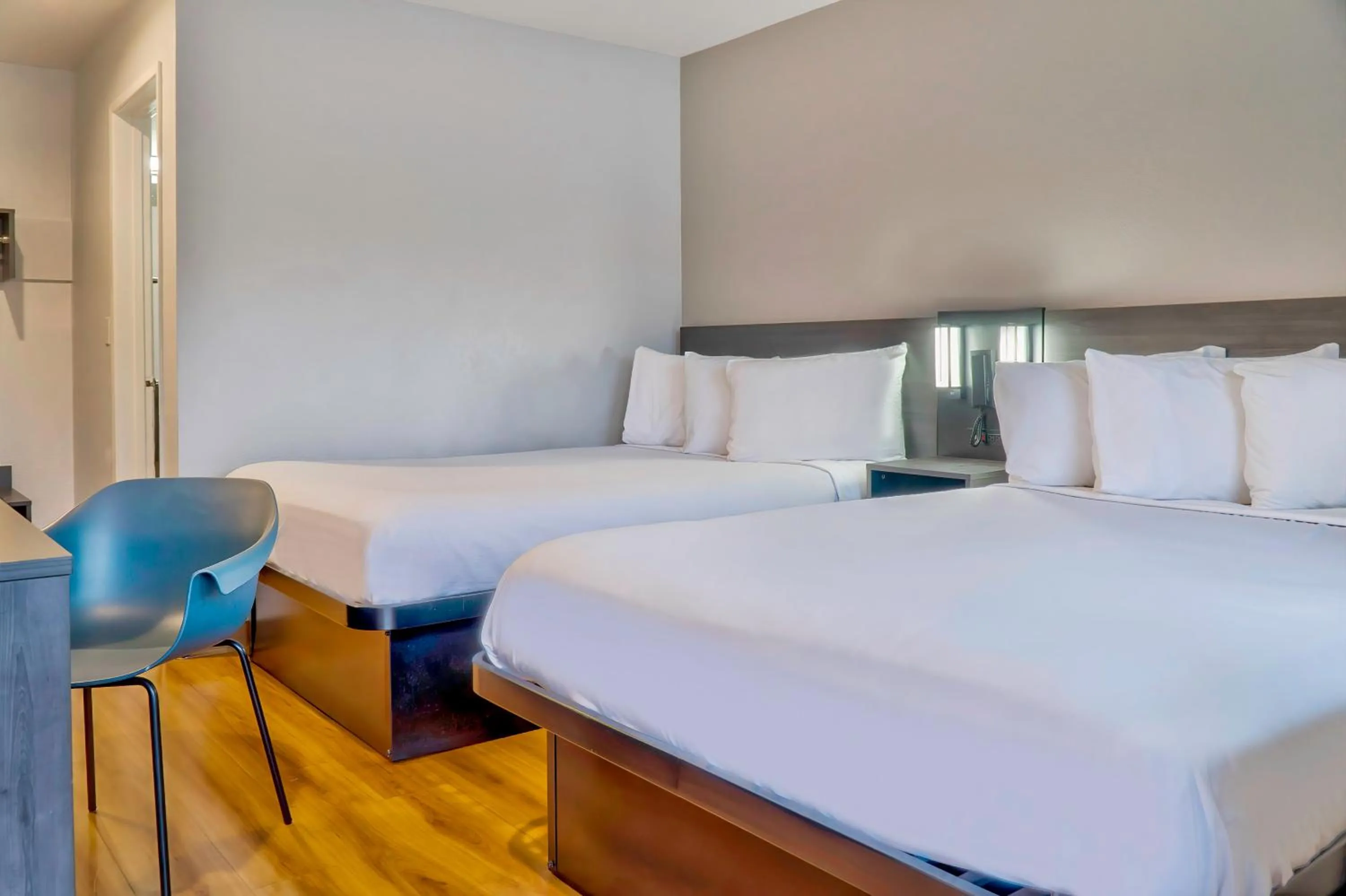 Bedroom, Bed in Motel 6-El Monte, CA - Los Angeles