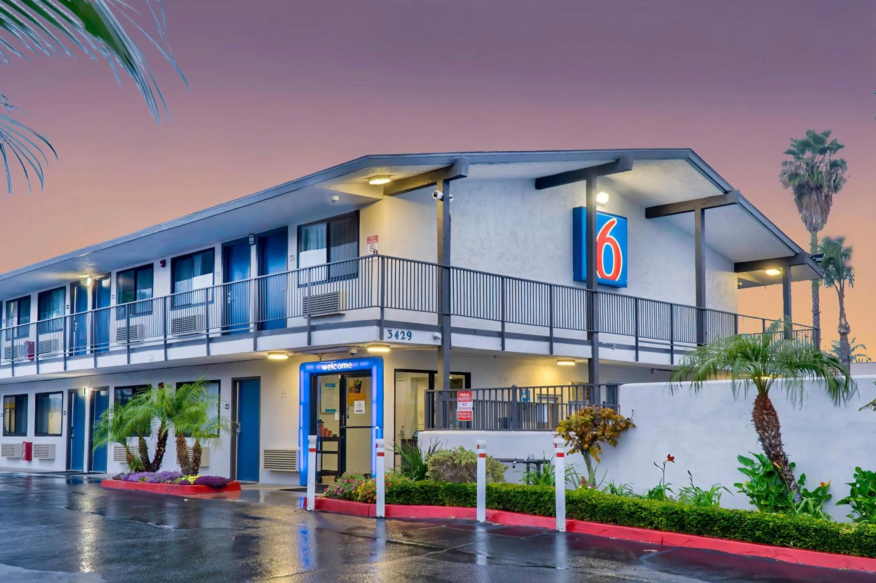 Property building in Motel 6-El Monte, CA - Los Angeles