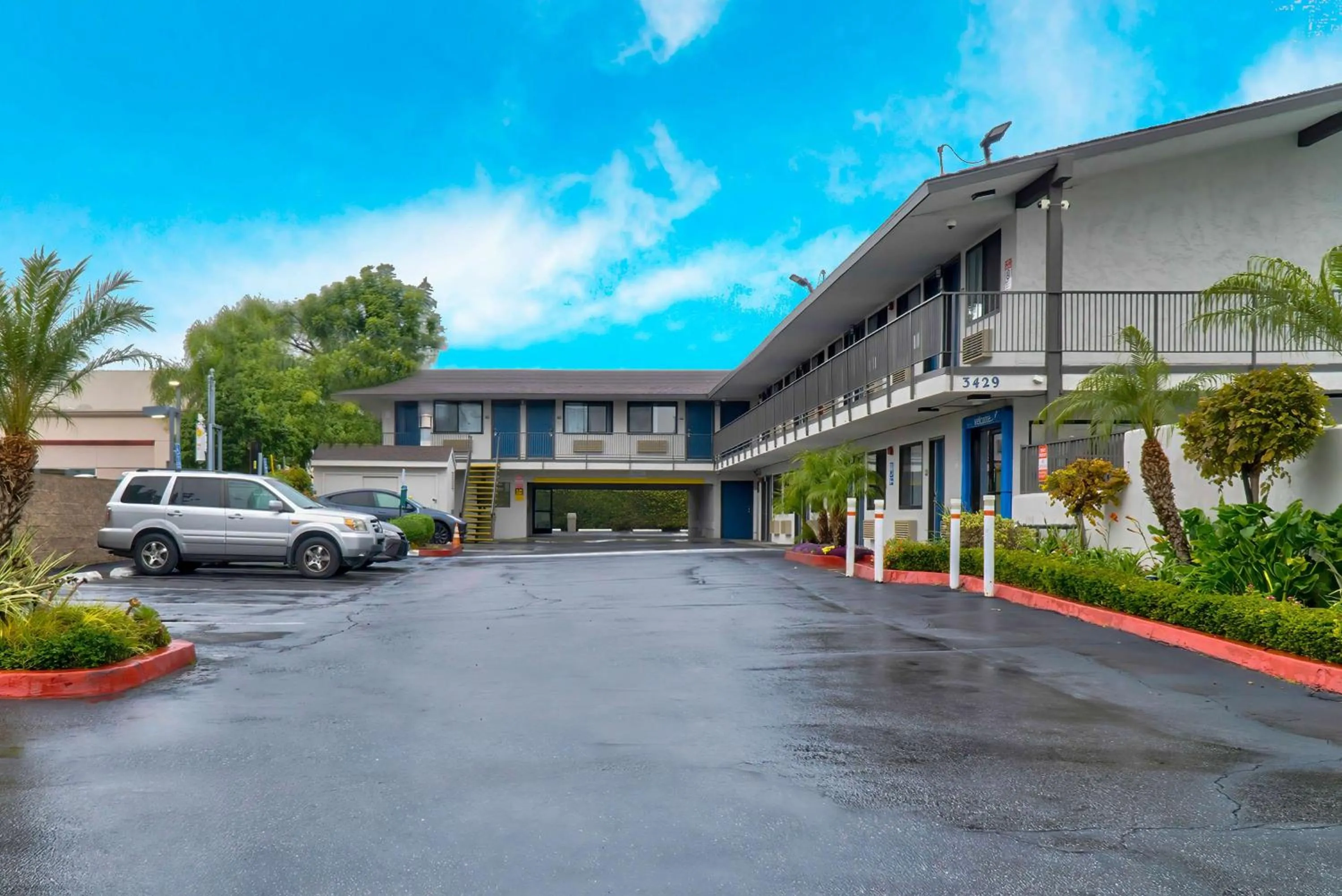 Property building in Motel 6-El Monte, CA - Los Angeles