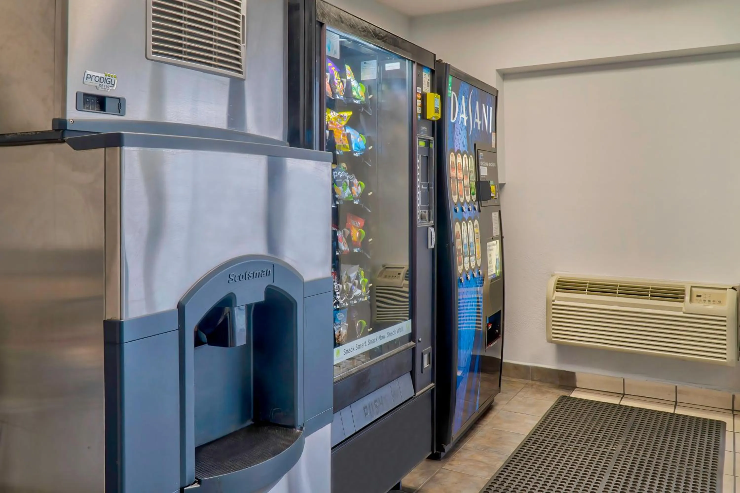 vending machine in Motel 6-El Monte, CA - Los Angeles
