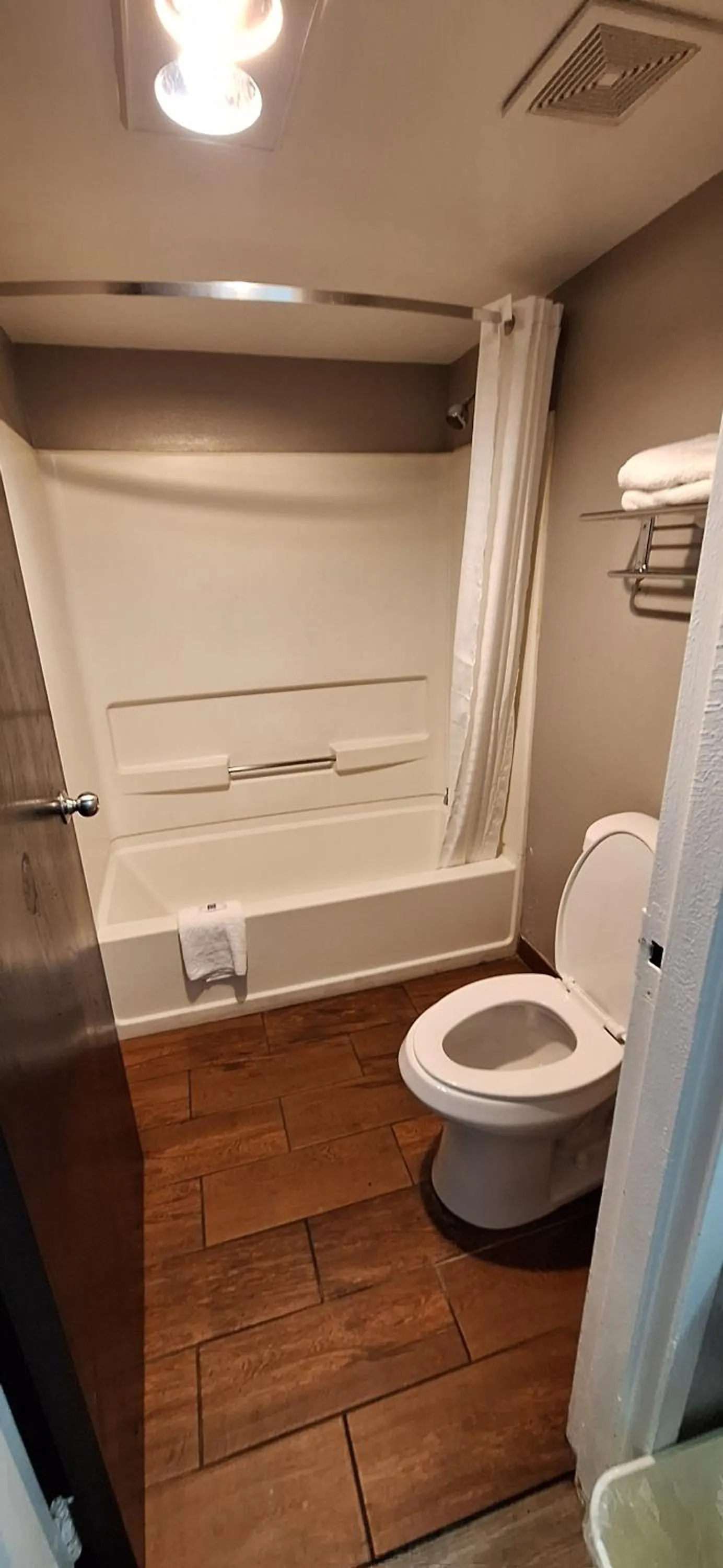 Toilet in Motel 6 Knoxville, Tn - East