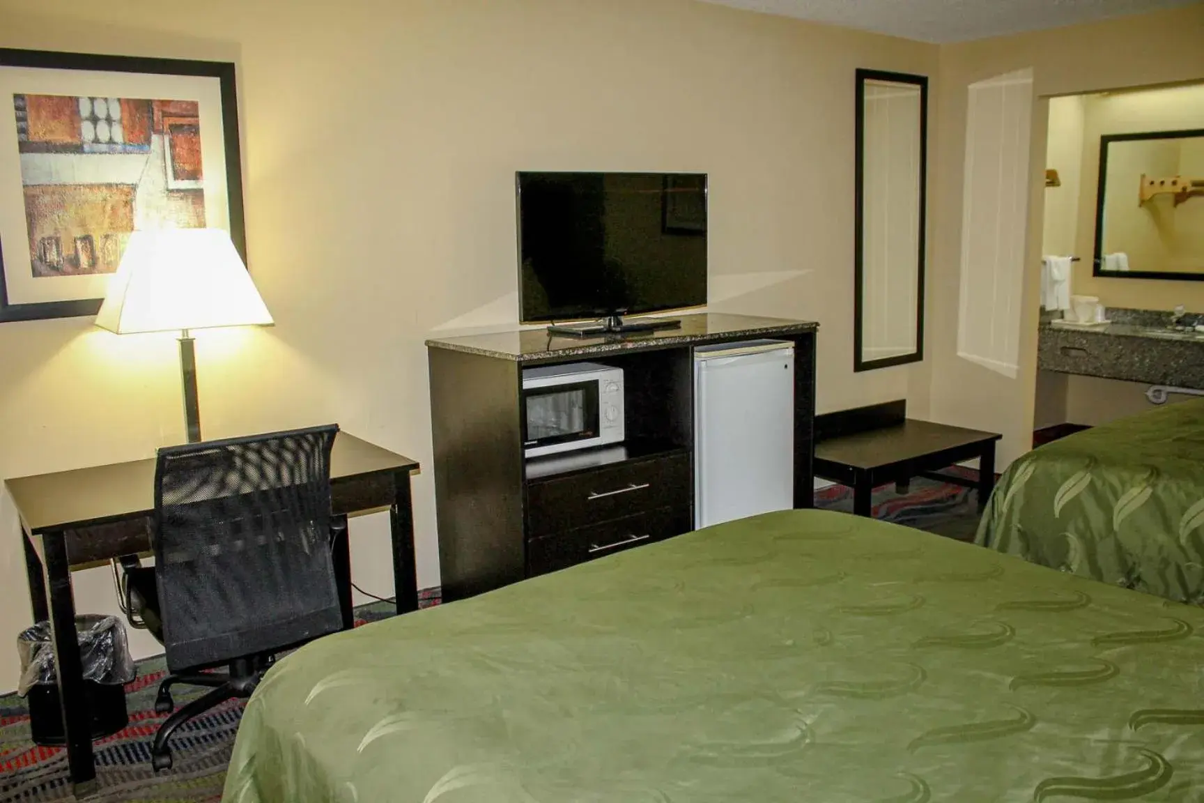 Deluxe Queen Room with Two Queen Beds in Motel 6 Knoxville, Tn - East Deluxe Queen Room with Two Queen Beds in Motel 6 Knoxville, Tn - East
