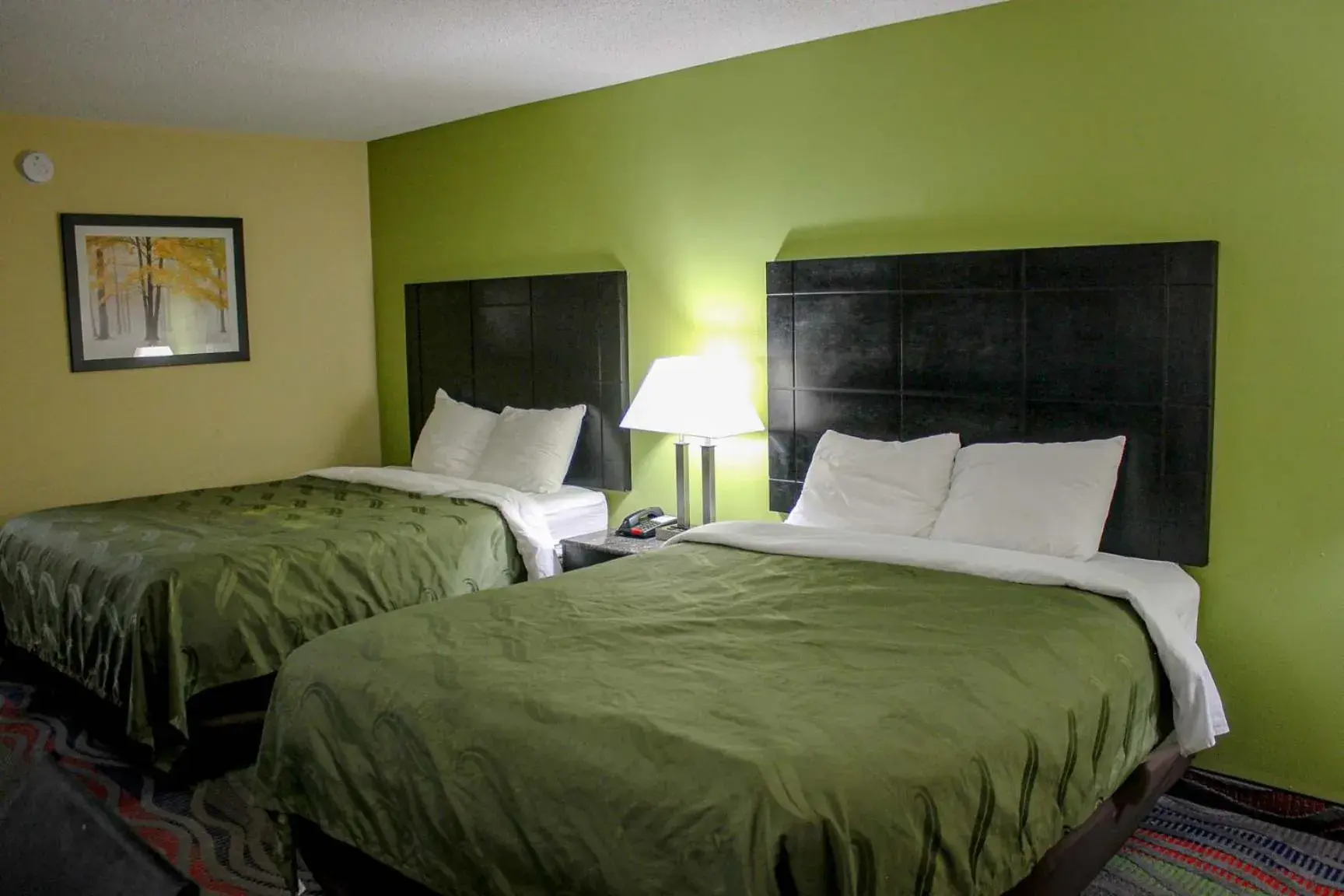 Queen Room with Two Queen Beds - Non-Smoking in Motel 6 Knoxville, Tn - East Queen Room with Two Queen Beds - Non-Smoking in Motel 6 Knoxville, Tn - East