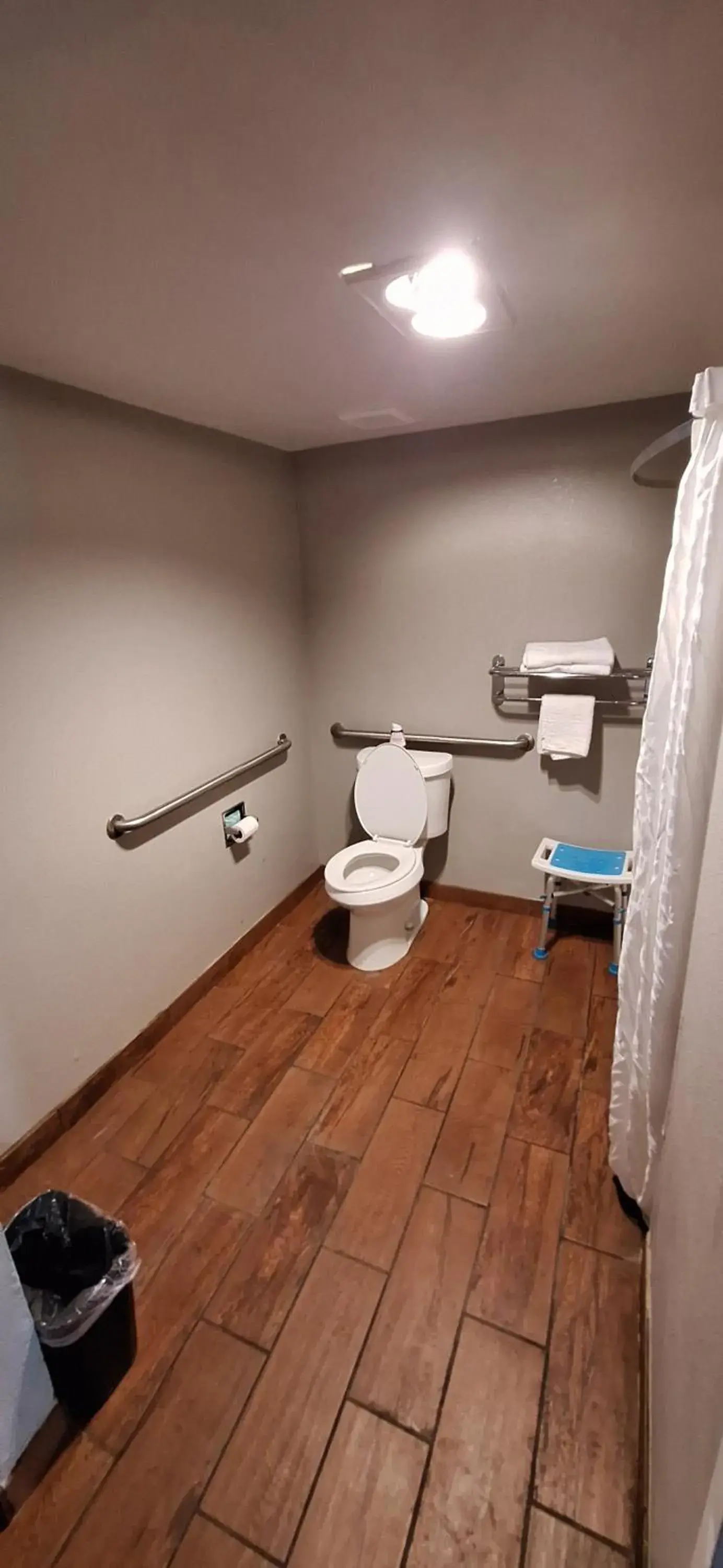 King Room - Disability Access in Motel 6 Knoxville, Tn - East King Room - Disability Access in Motel 6 Knoxville, Tn - East