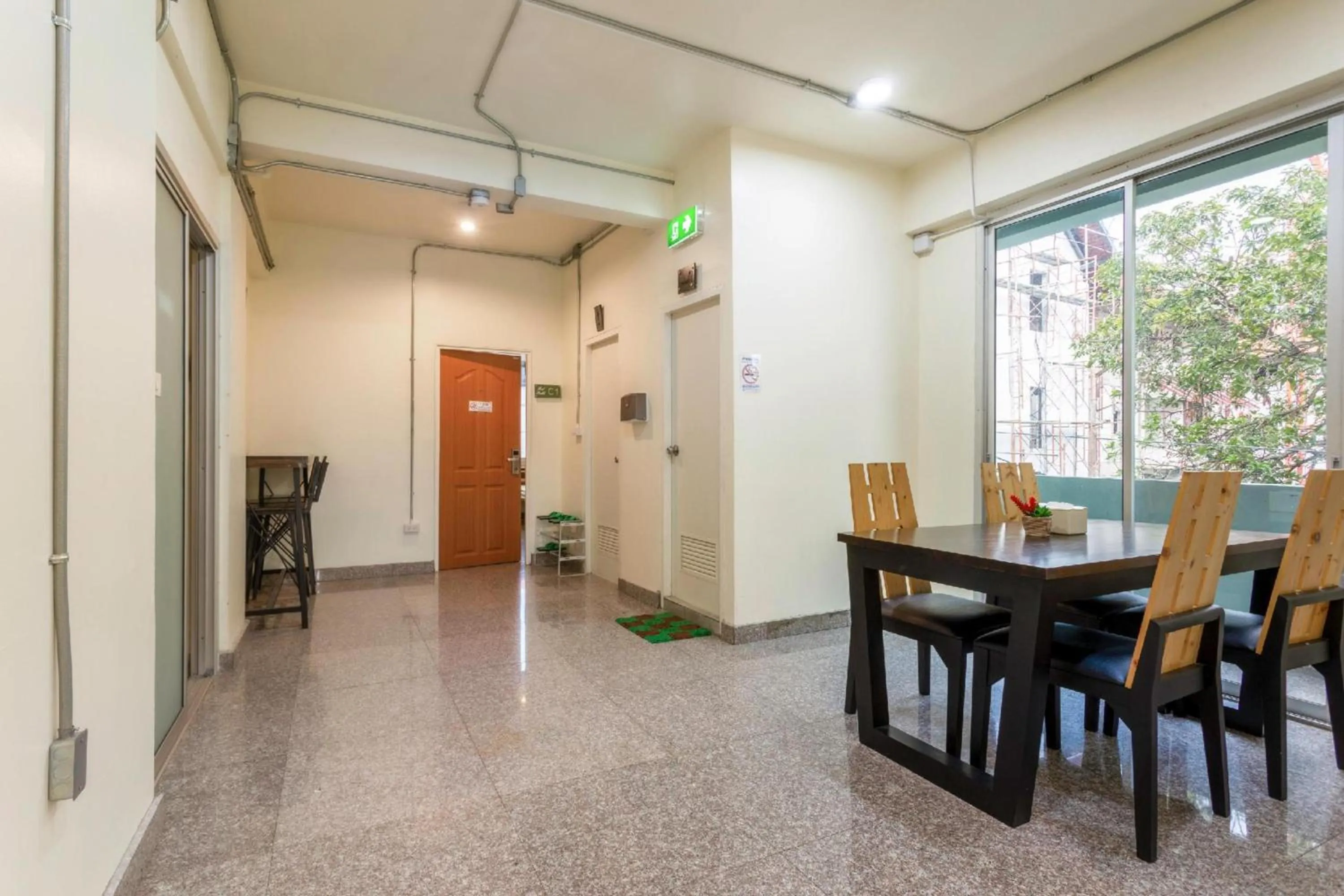 Lobby or reception in OYO 928 Leaf Hostel