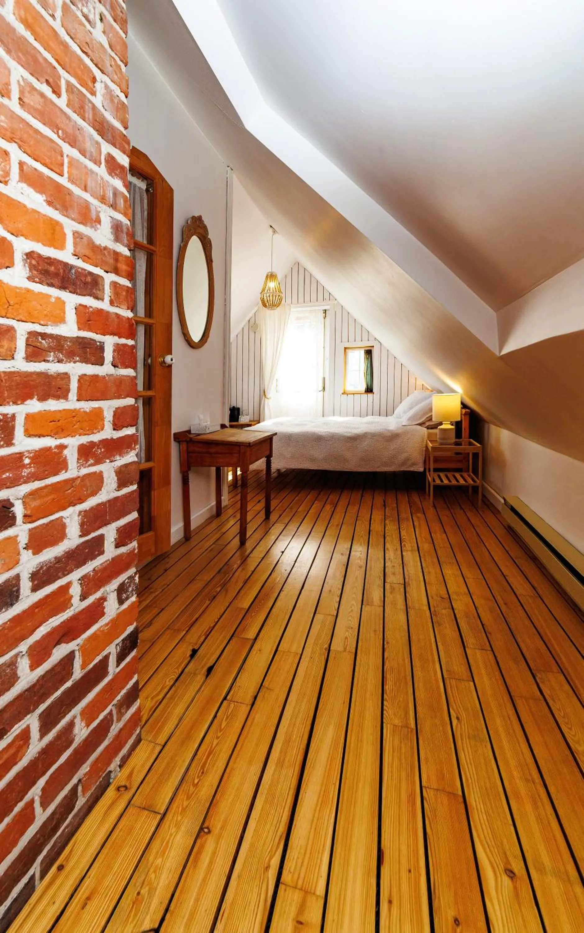 Photo of the whole room, Bed in Auberge La Marmite