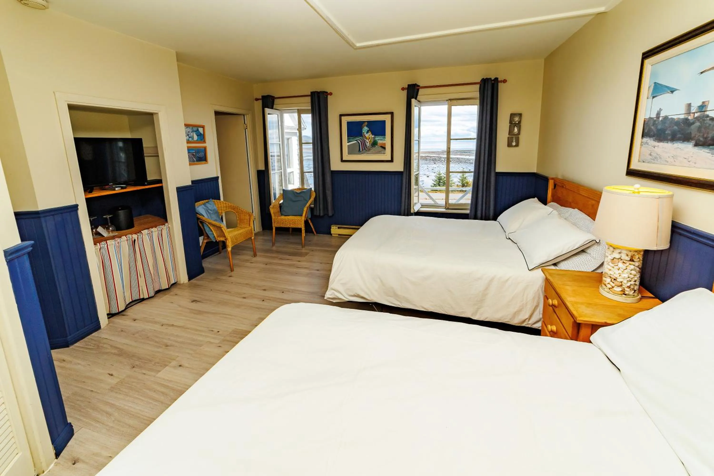 Photo of the whole room, Bed in Auberge La Marmite