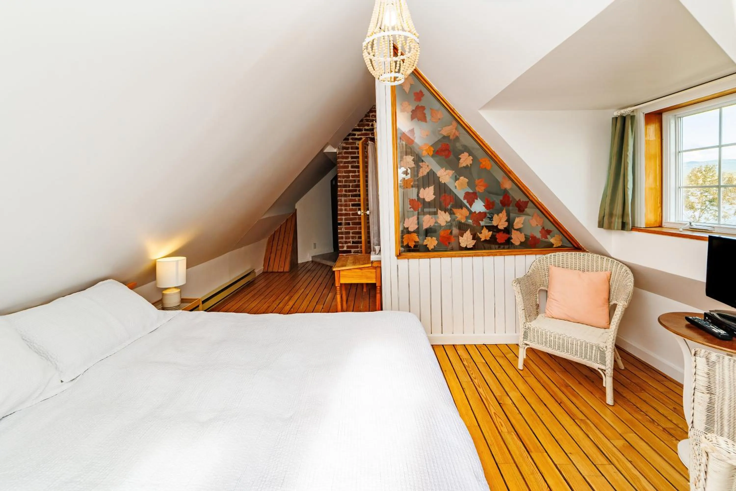 Photo of the whole room, Bed in Auberge La Marmite