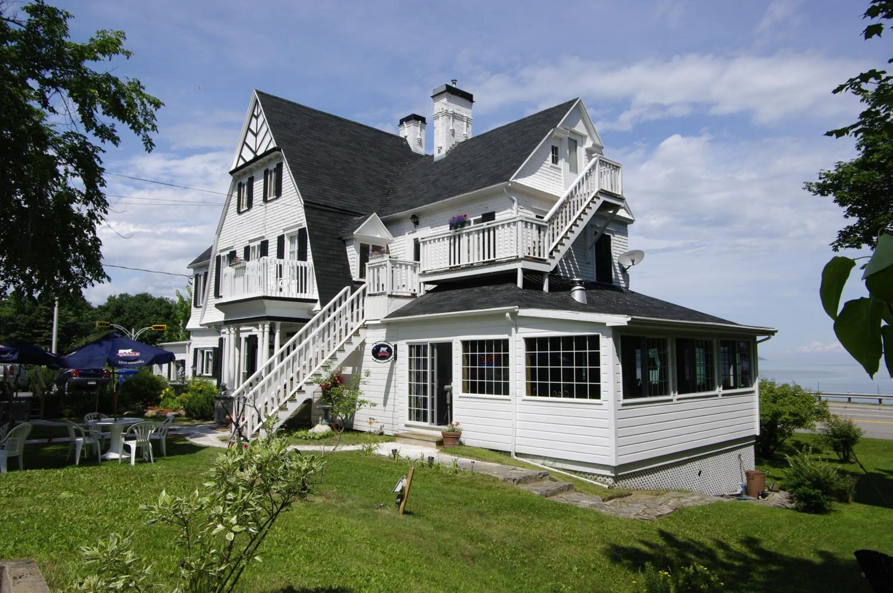 Property logo or sign in Auberge La Marmite