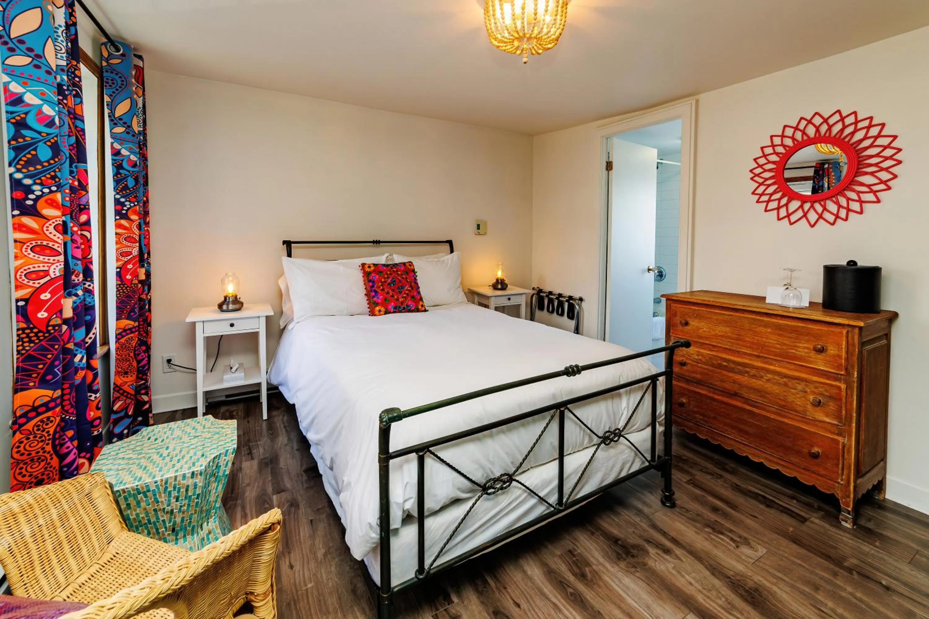 Photo of the whole room, Bed in Auberge La Marmite