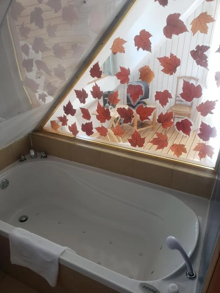 Hot Tub in Auberge La Marmite