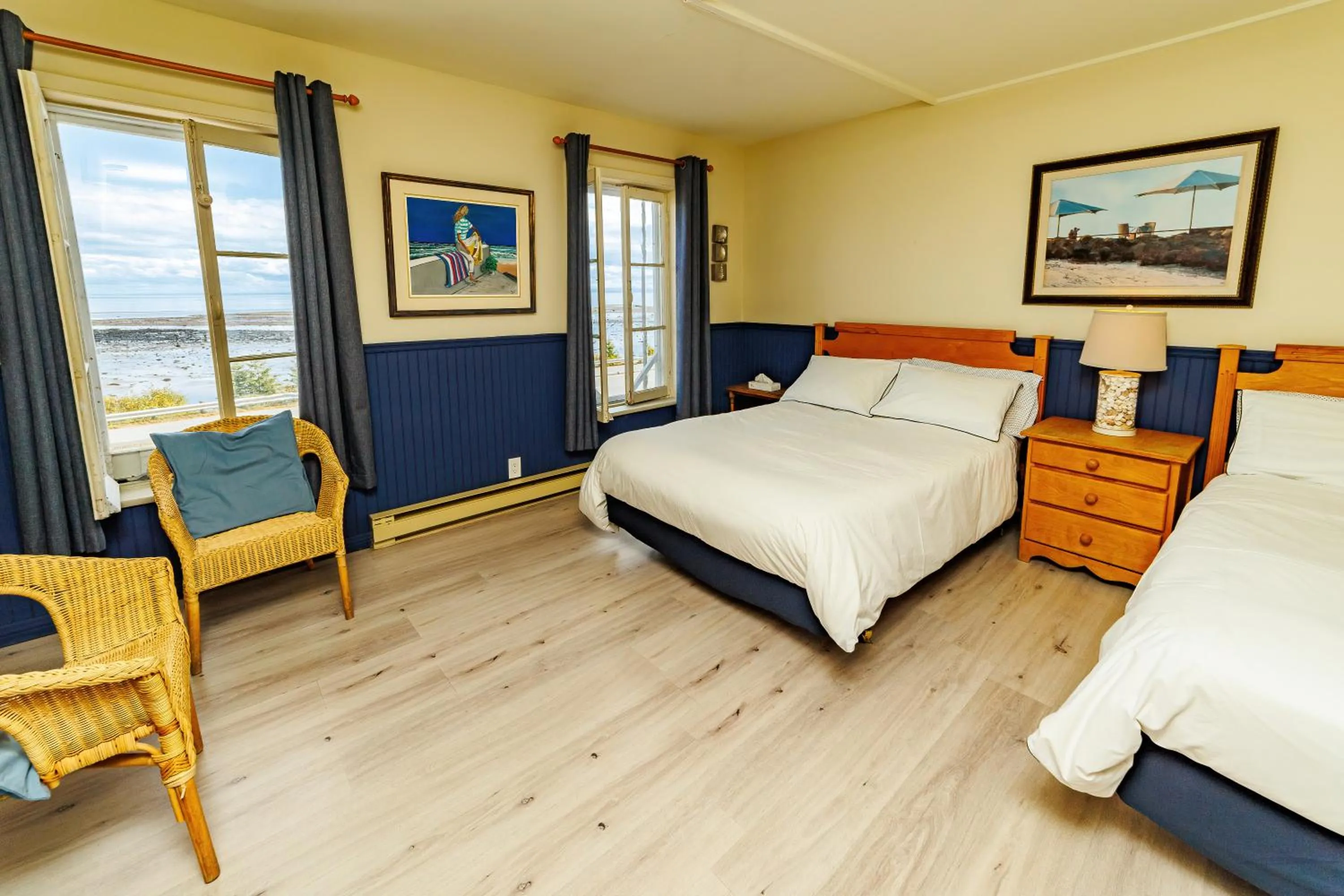 Photo of the whole room, Bed in Auberge La Marmite