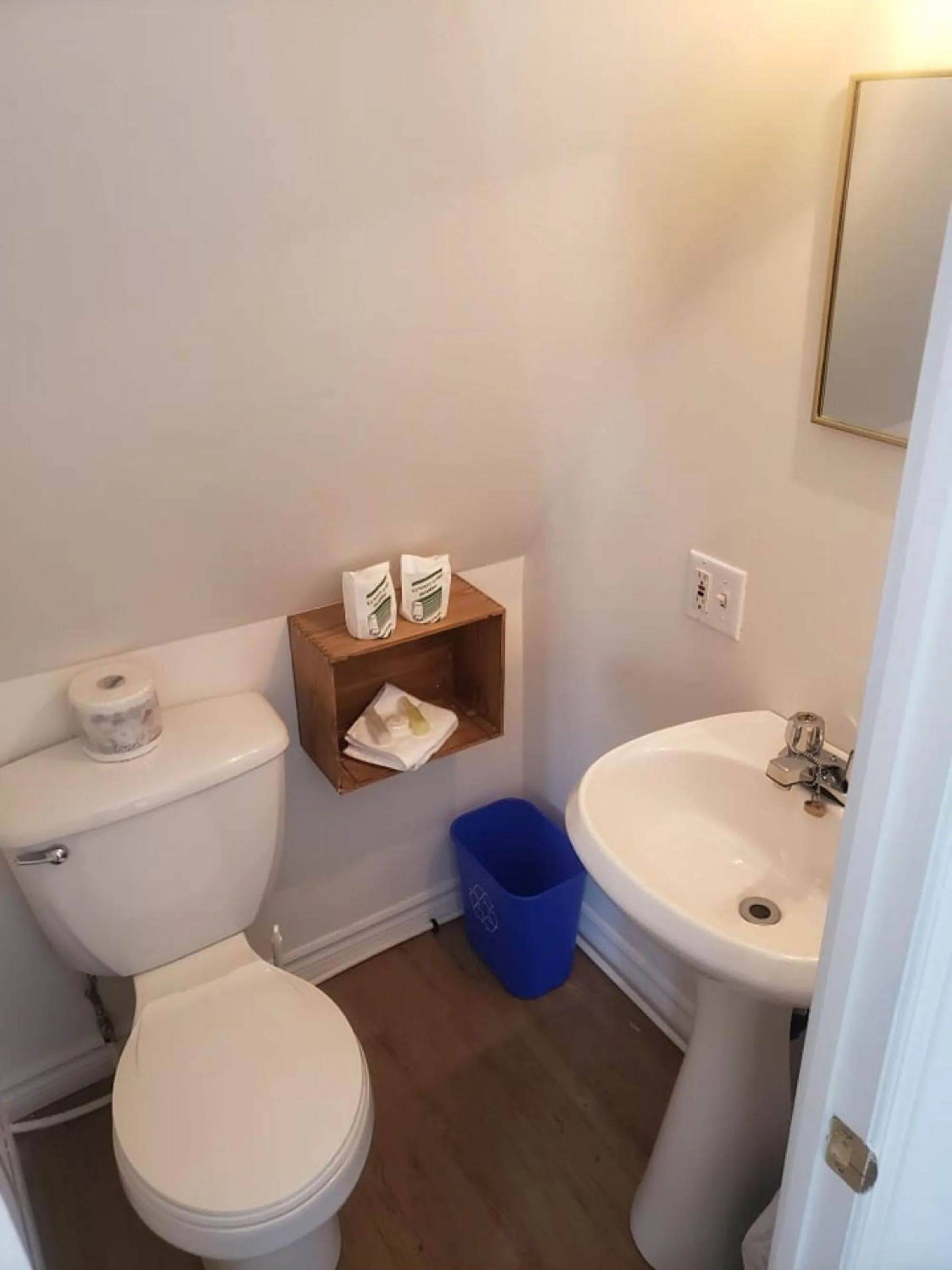 Toilet in Auberge La Marmite