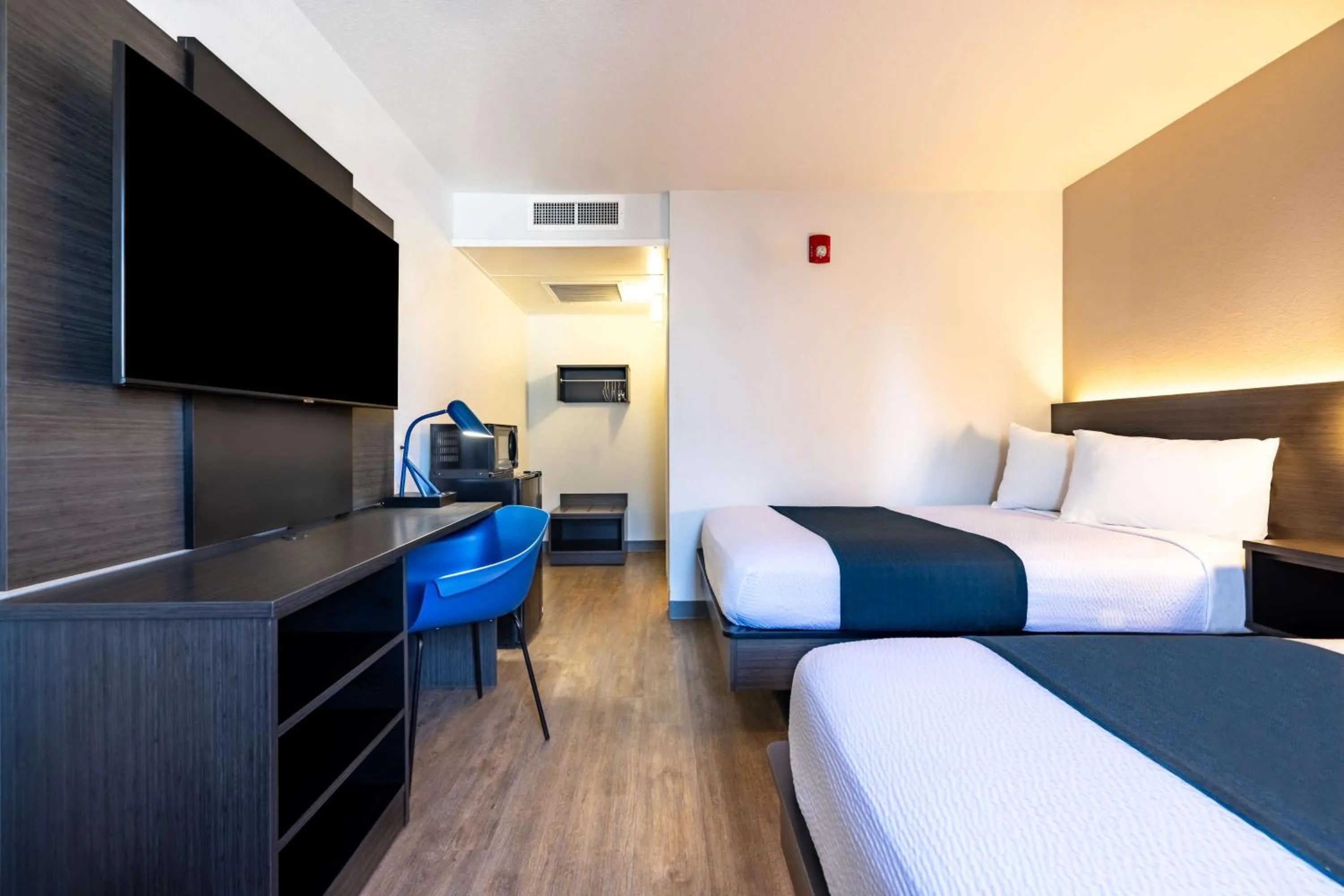 Other, Bed in Motel 6-Twin Falls, ID