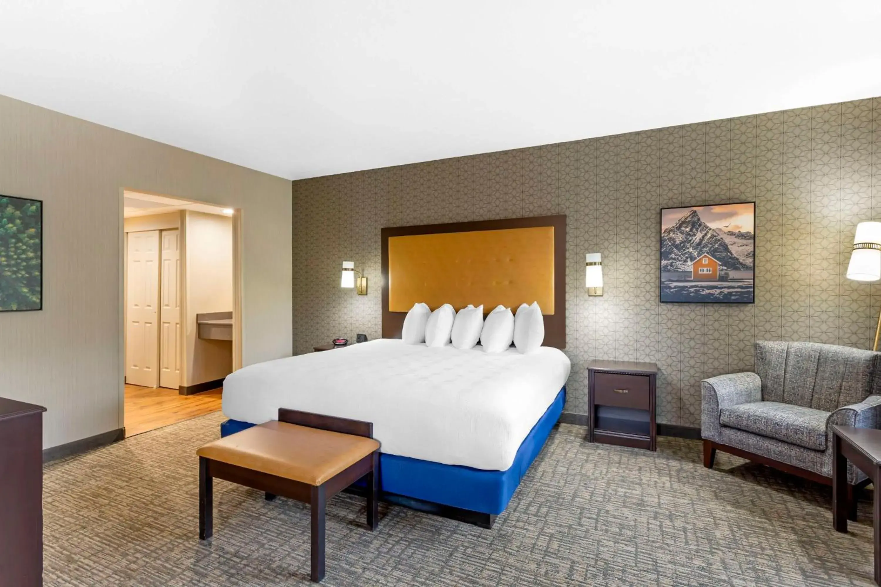 Executive King Room with Sofa Bed in Best Western Plus Grant Creek Inn Executive King Room with Sofa Bed in Best Western Plus Grant Creek Inn