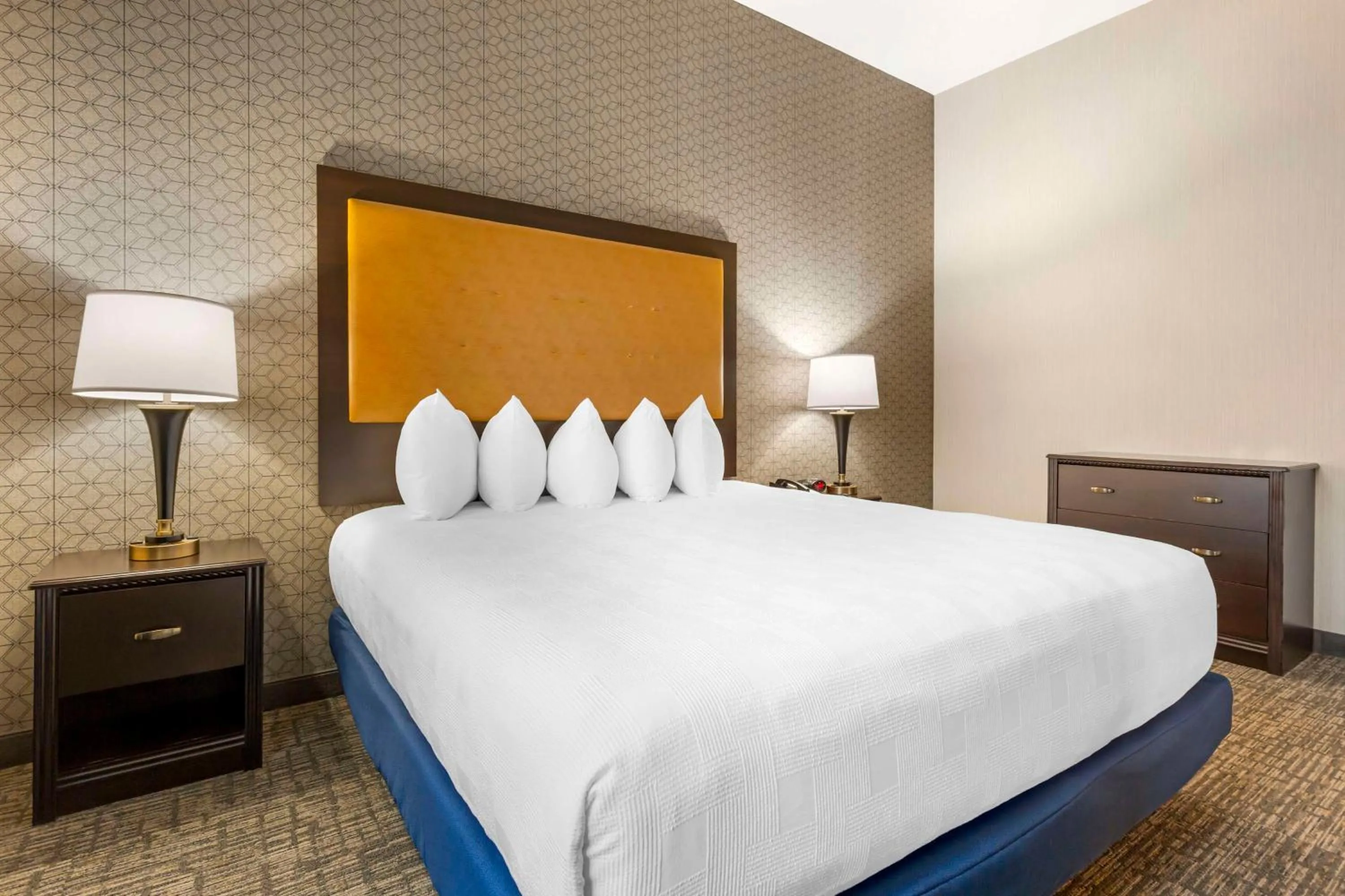 Bedroom, Bed in Best Western Plus Grant Creek Inn