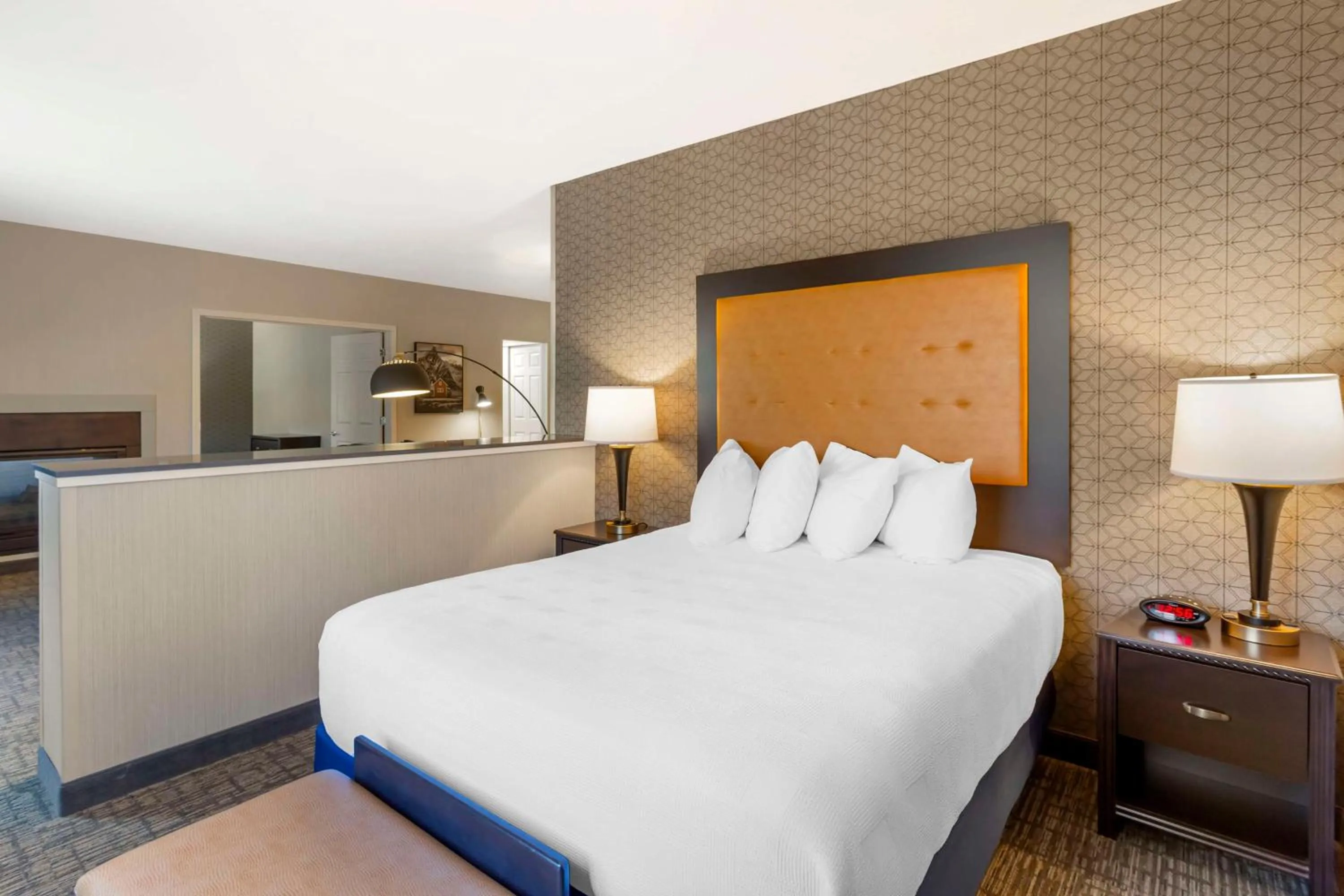 Bedroom, Bed in Best Western Plus Grant Creek Inn