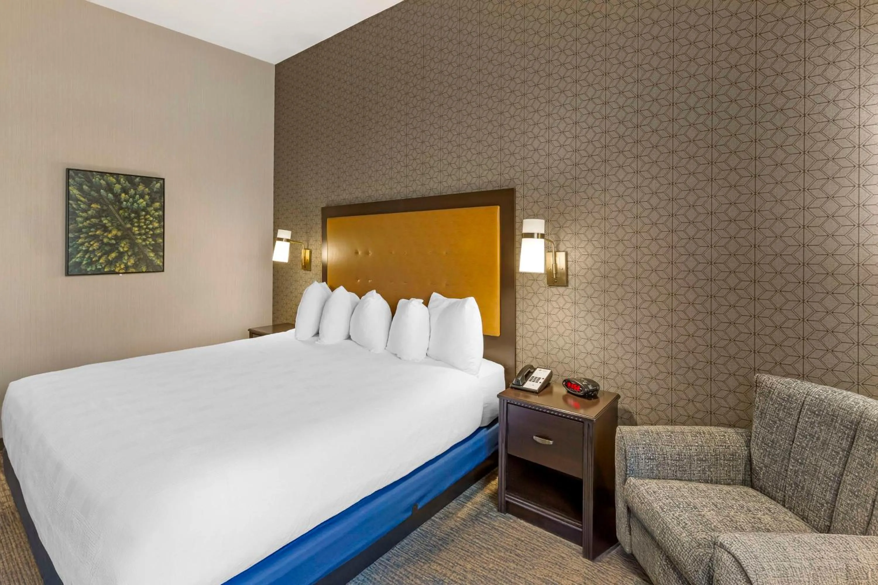 Bedroom, Bed in Best Western Plus Grant Creek Inn