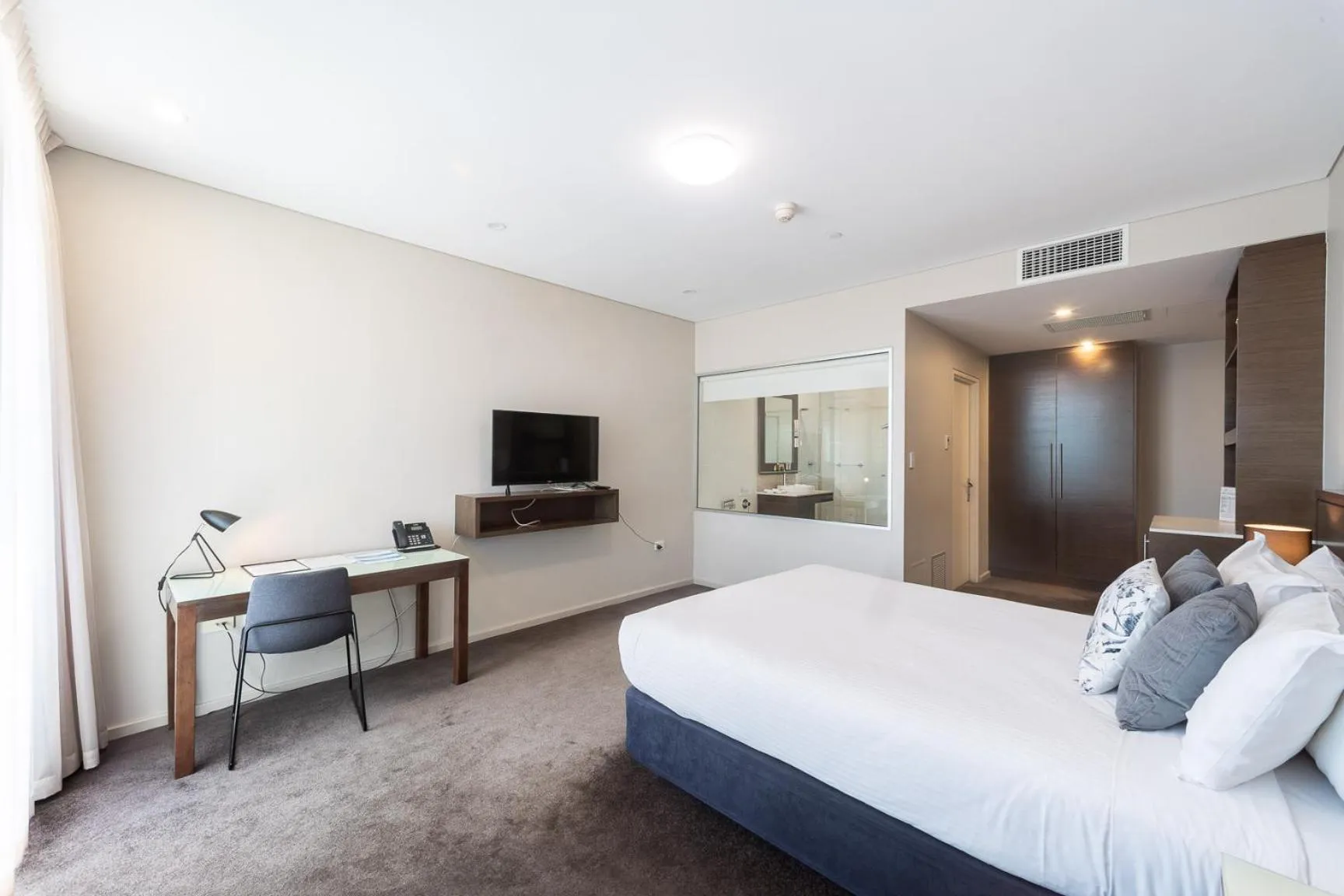 Photo of the whole room, Bed in Sfera's Park Suites & Convention Centre