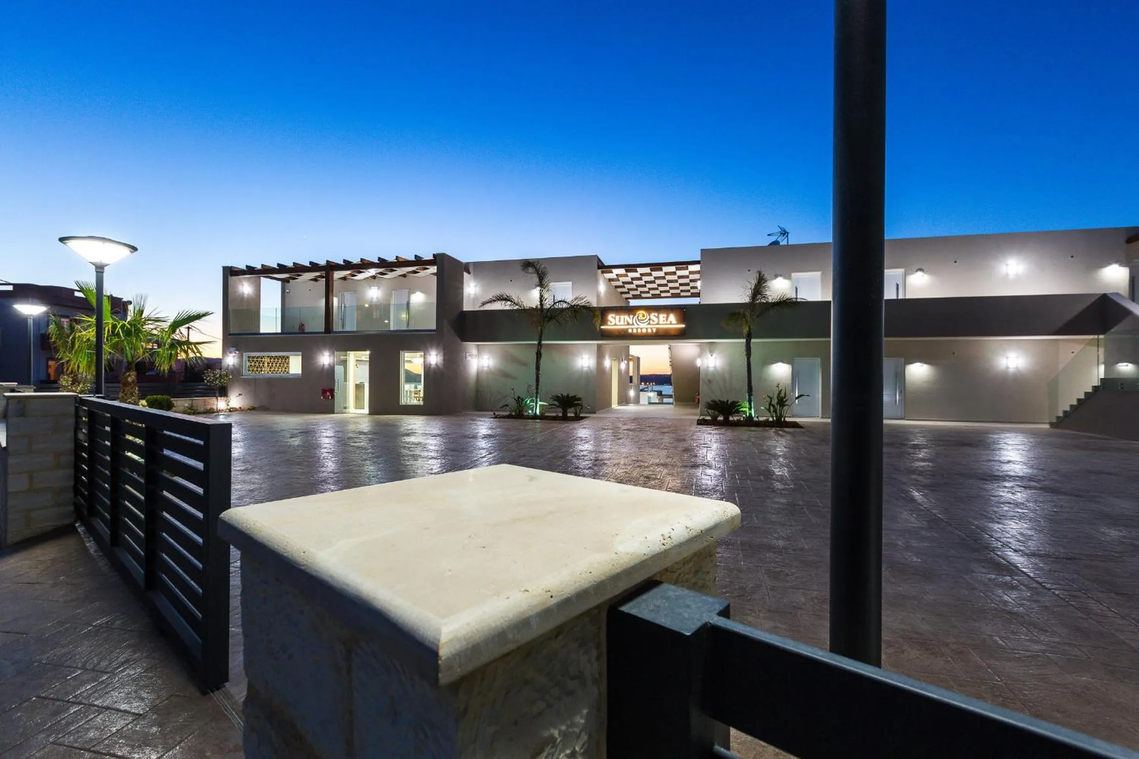 Facade/entrance in Sun and Sea Plus Resort