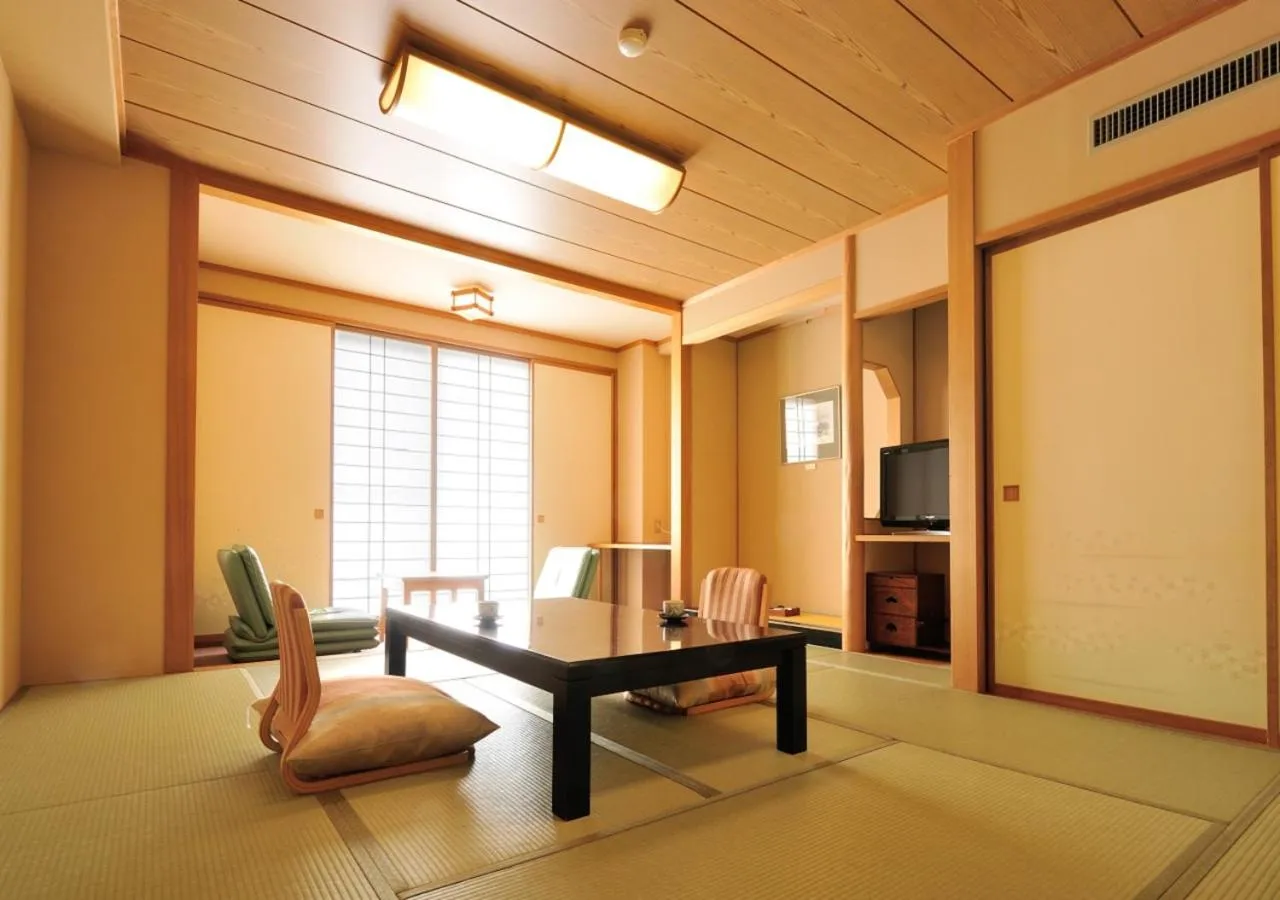 Photo of the whole room in Uematsuya