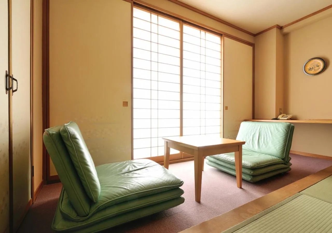 Photo of the whole room in Uematsuya