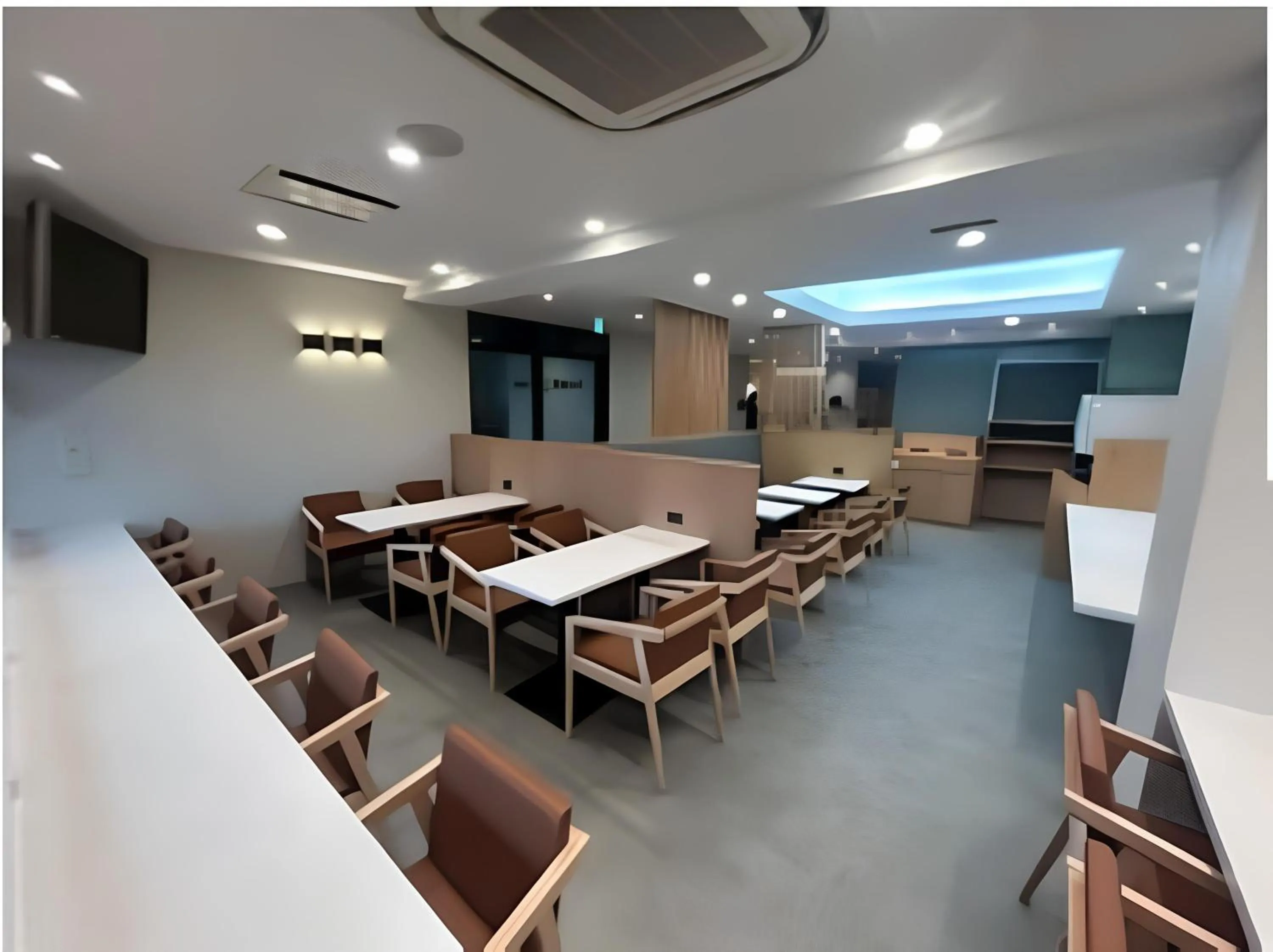 Communal lounge/ TV room in Smile Hotel Namba