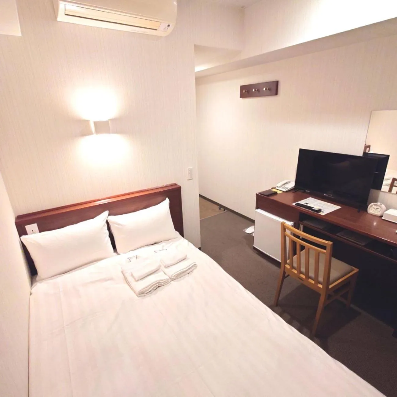 Bed in Smile Hotel Namba
