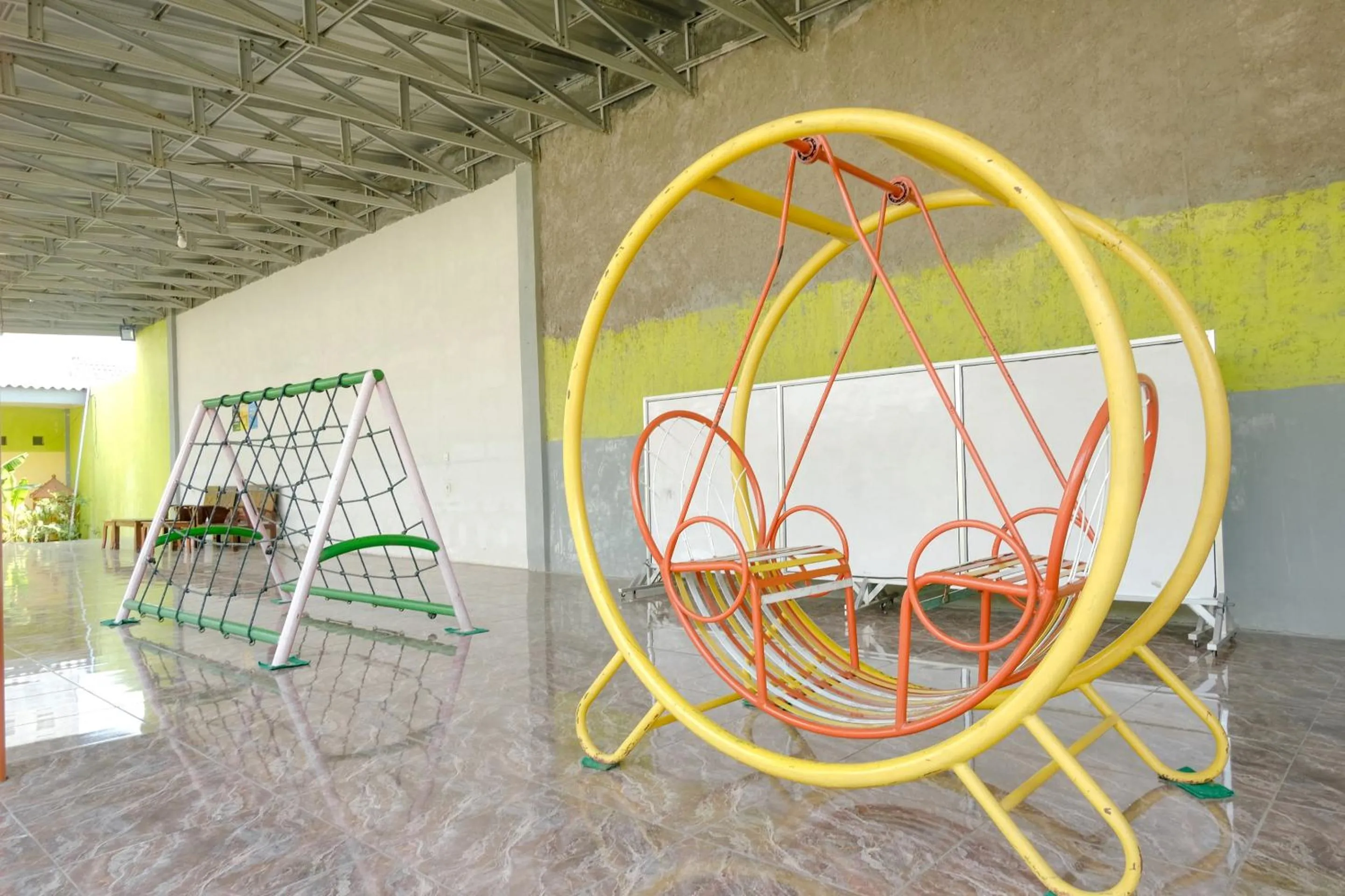 Entertainment in Hotel O Ilyasa Family