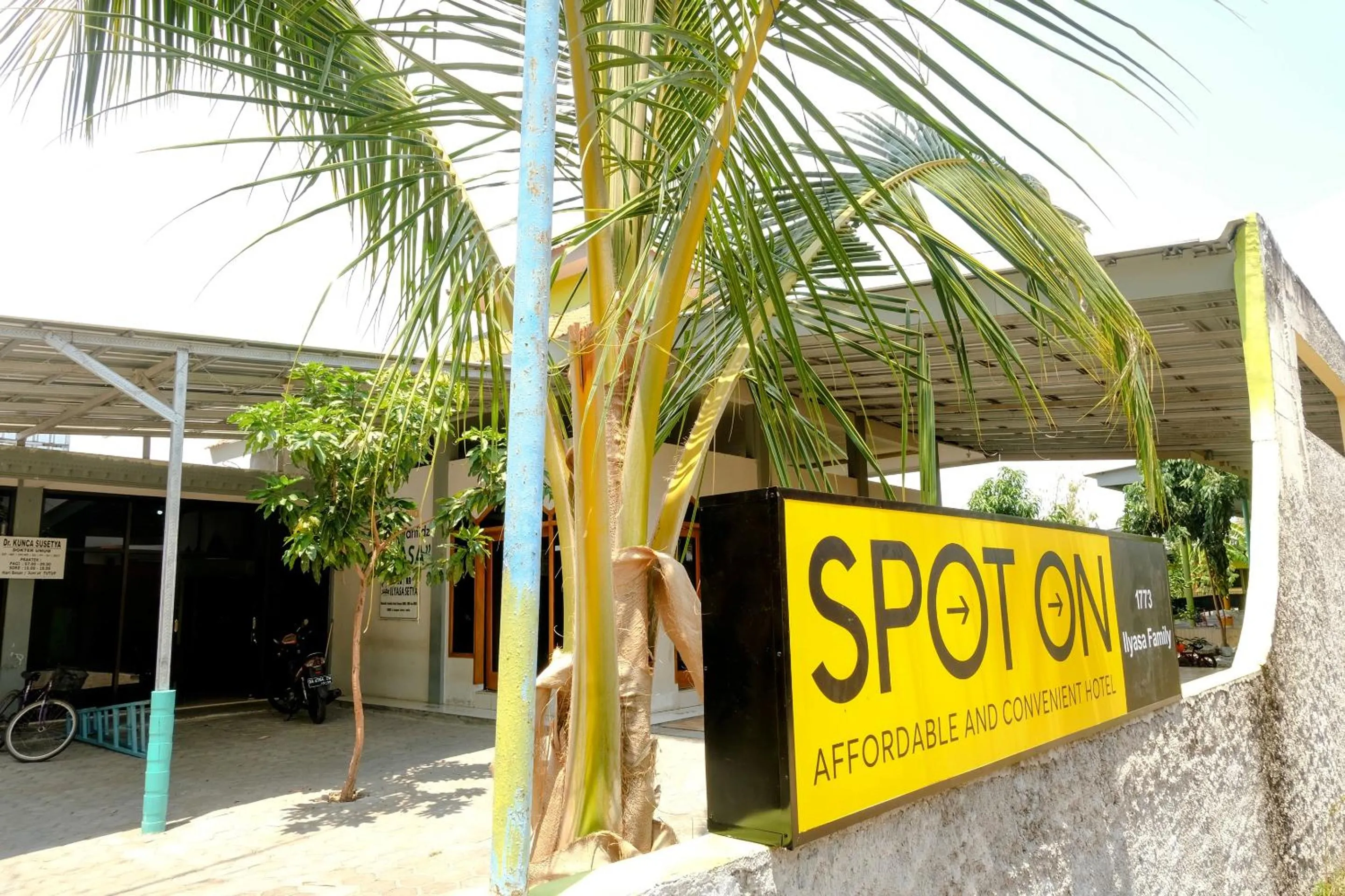 Facade/entrance in Hotel O Ilyasa Family